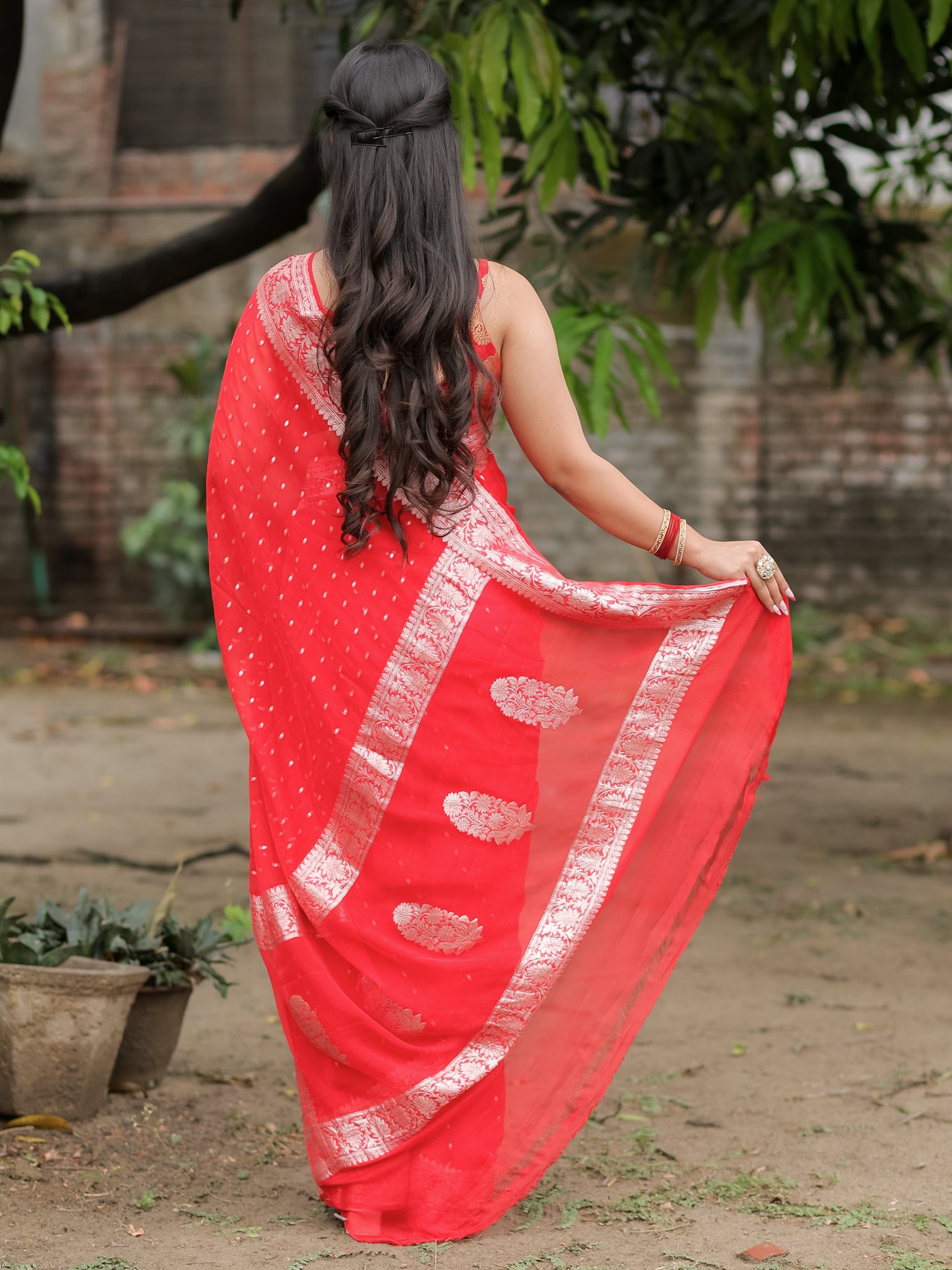 Banarasi Pure Khaddi Georgette Saree With Buti Weaving- Red