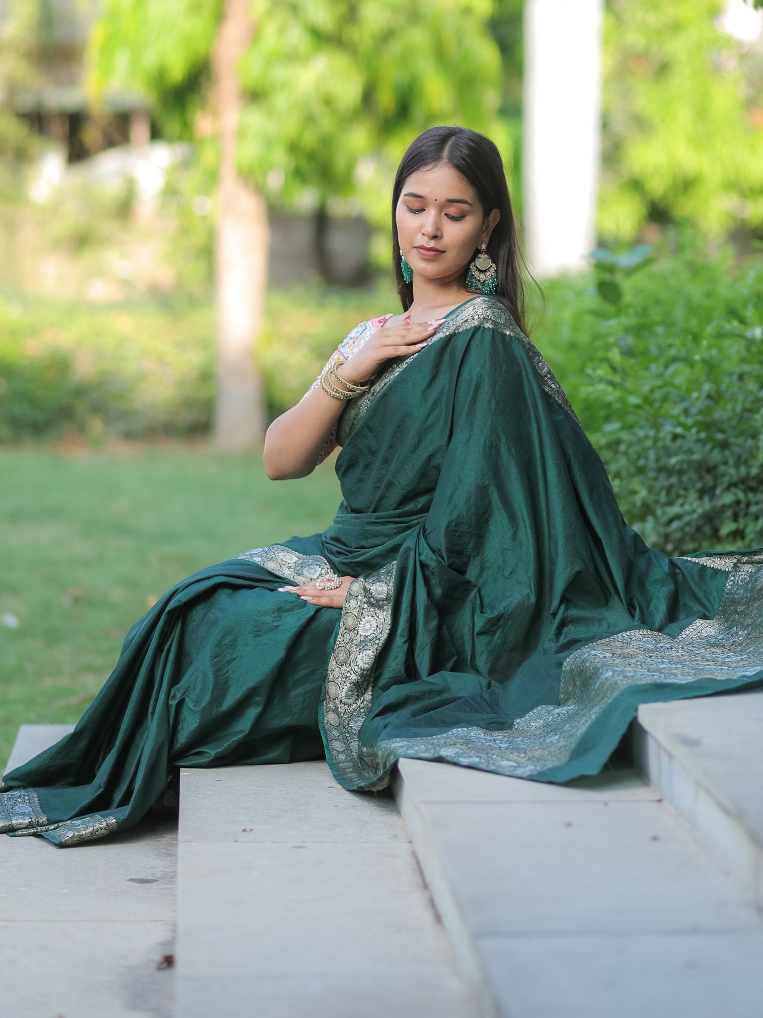 Banarasi Semi Silk Plain Saree With Weaving & Border- Green