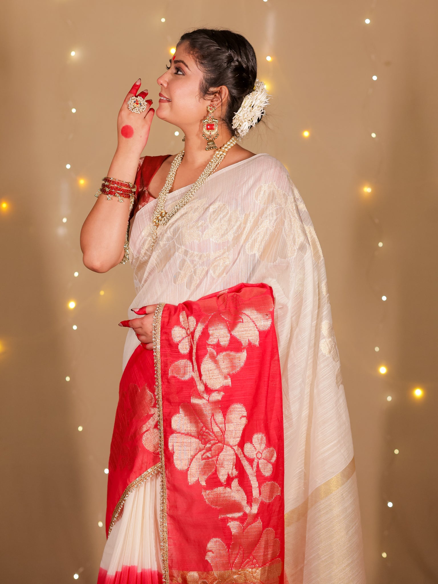 Banarasi Dual Shade Soft Cotton Saree With Lace Border- White & Red