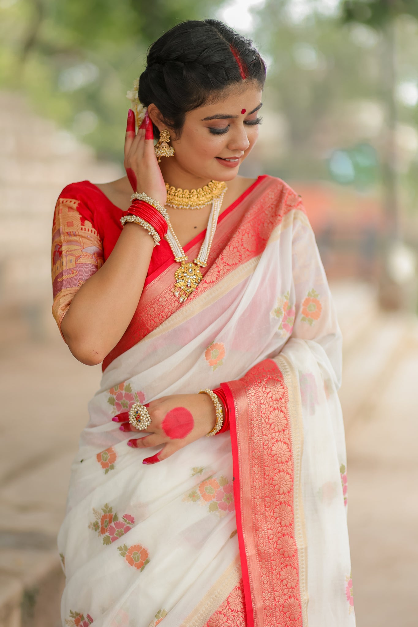 Banarasi Semi Georgette Saree With Weaving & Border - Red & White