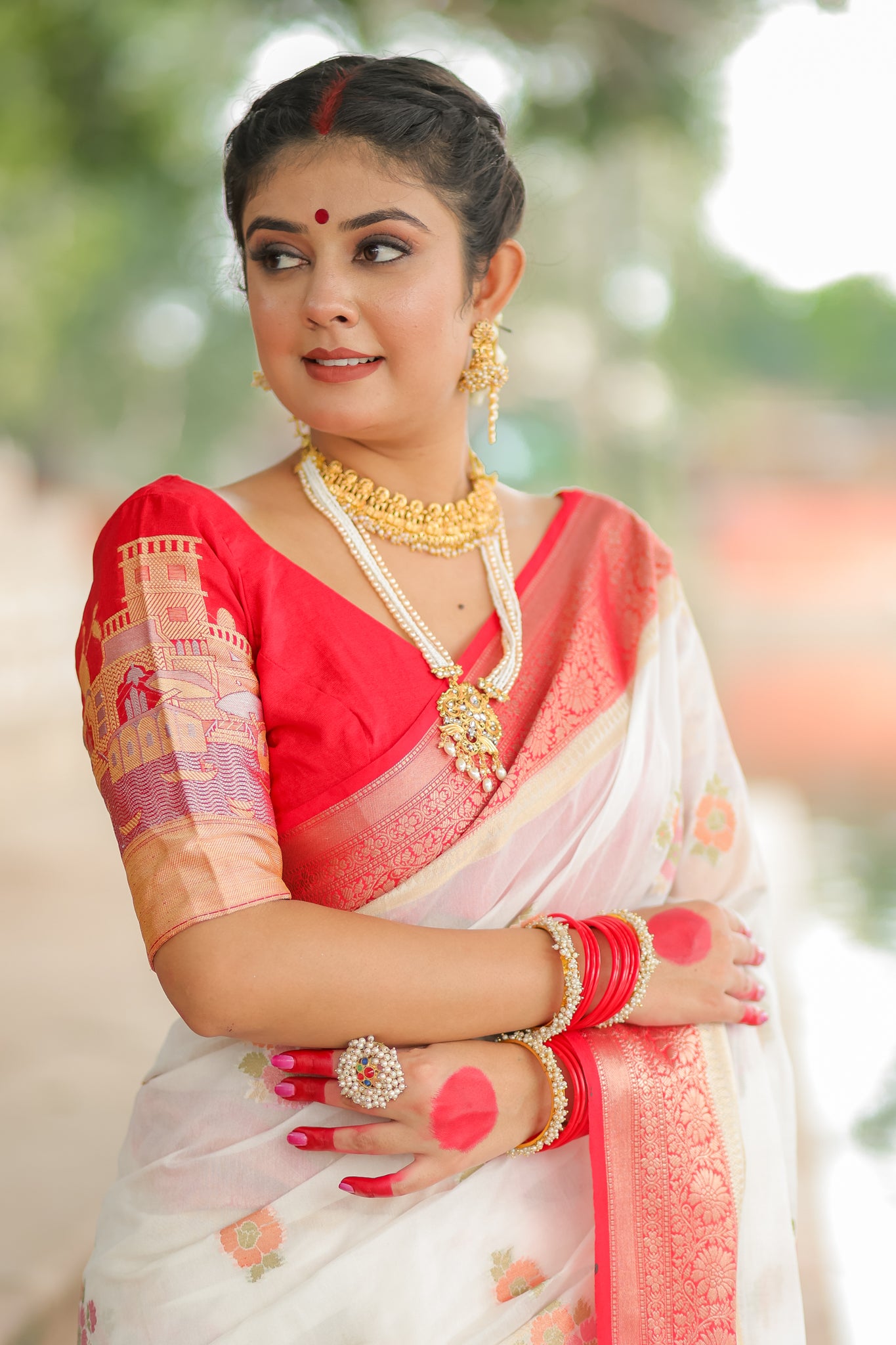Banarasi Semi Georgette Saree With Weaving & Border - Red & White