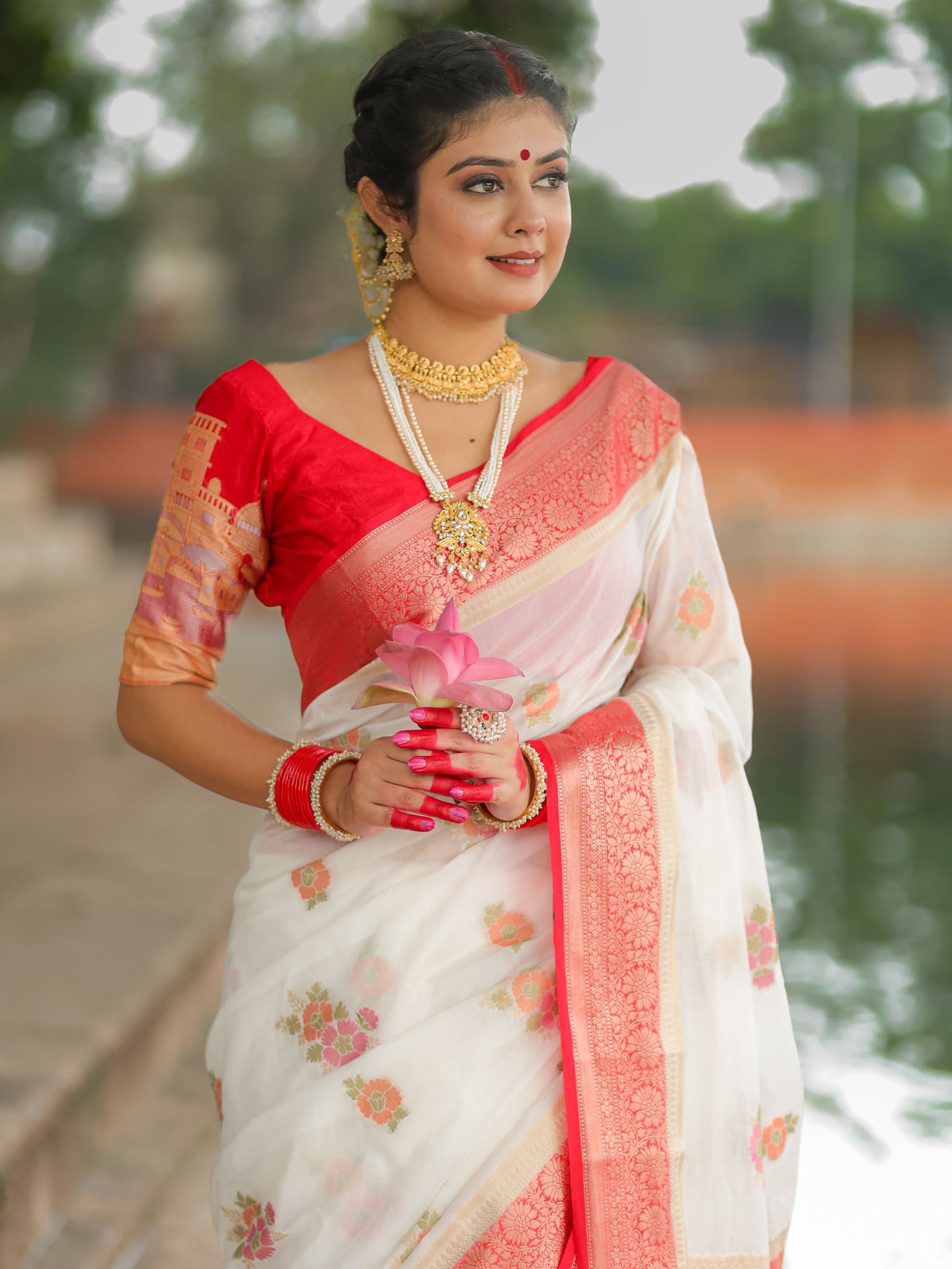 Banarasi Semi Georgette Saree With Weaving & Border - Red & White