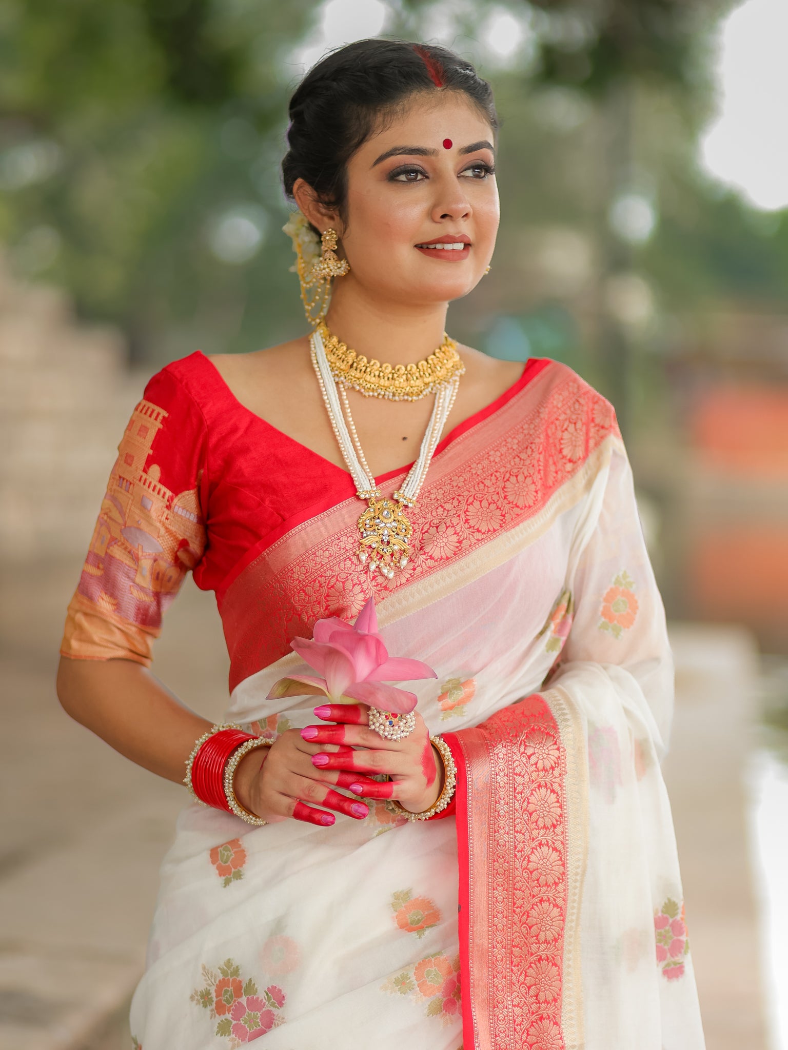 Banarasi Semi Georgette Saree With Weaving & Border - Red & White