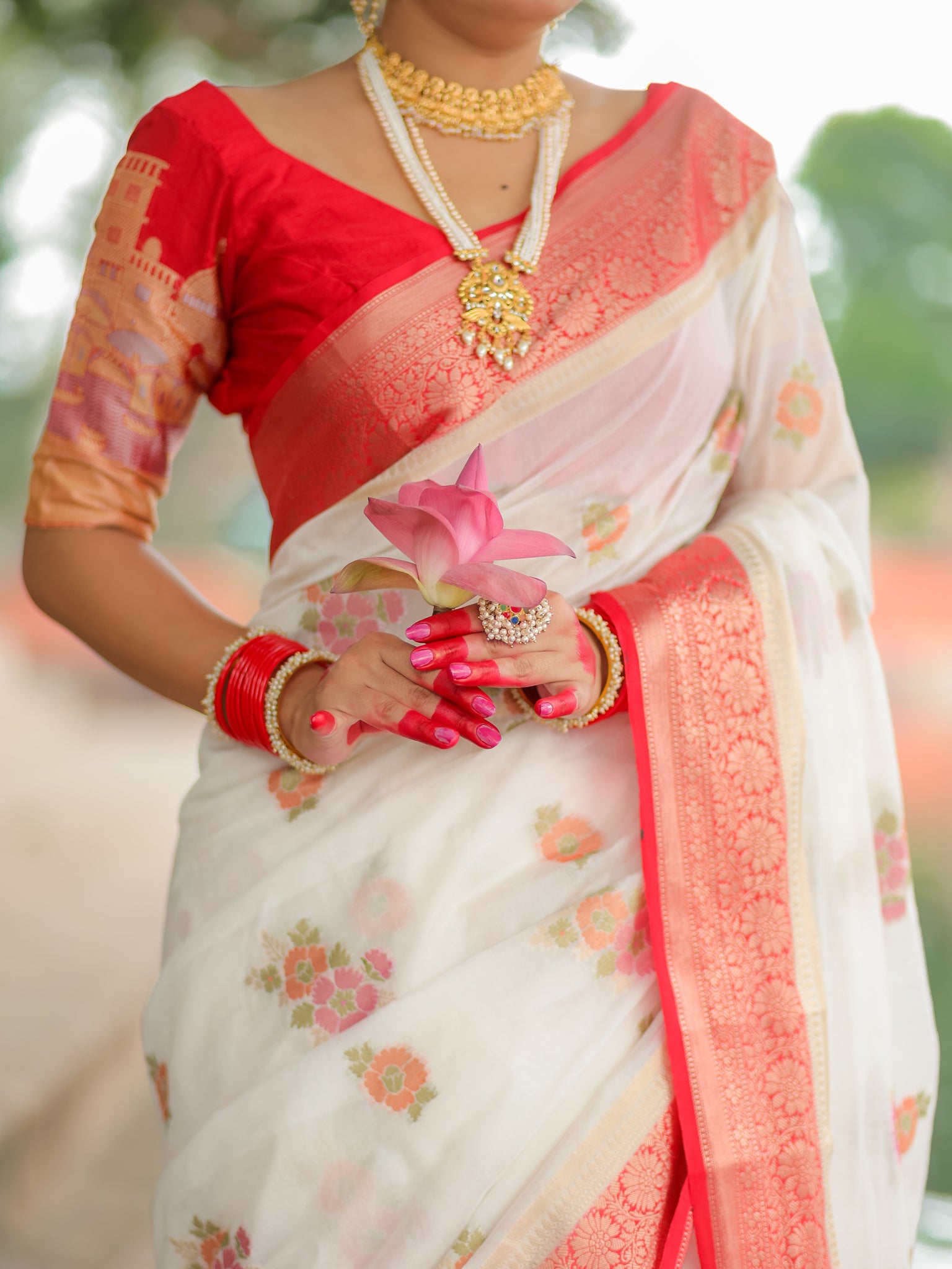 Banarasi Semi Georgette Saree With Weaving & Border - Red & White