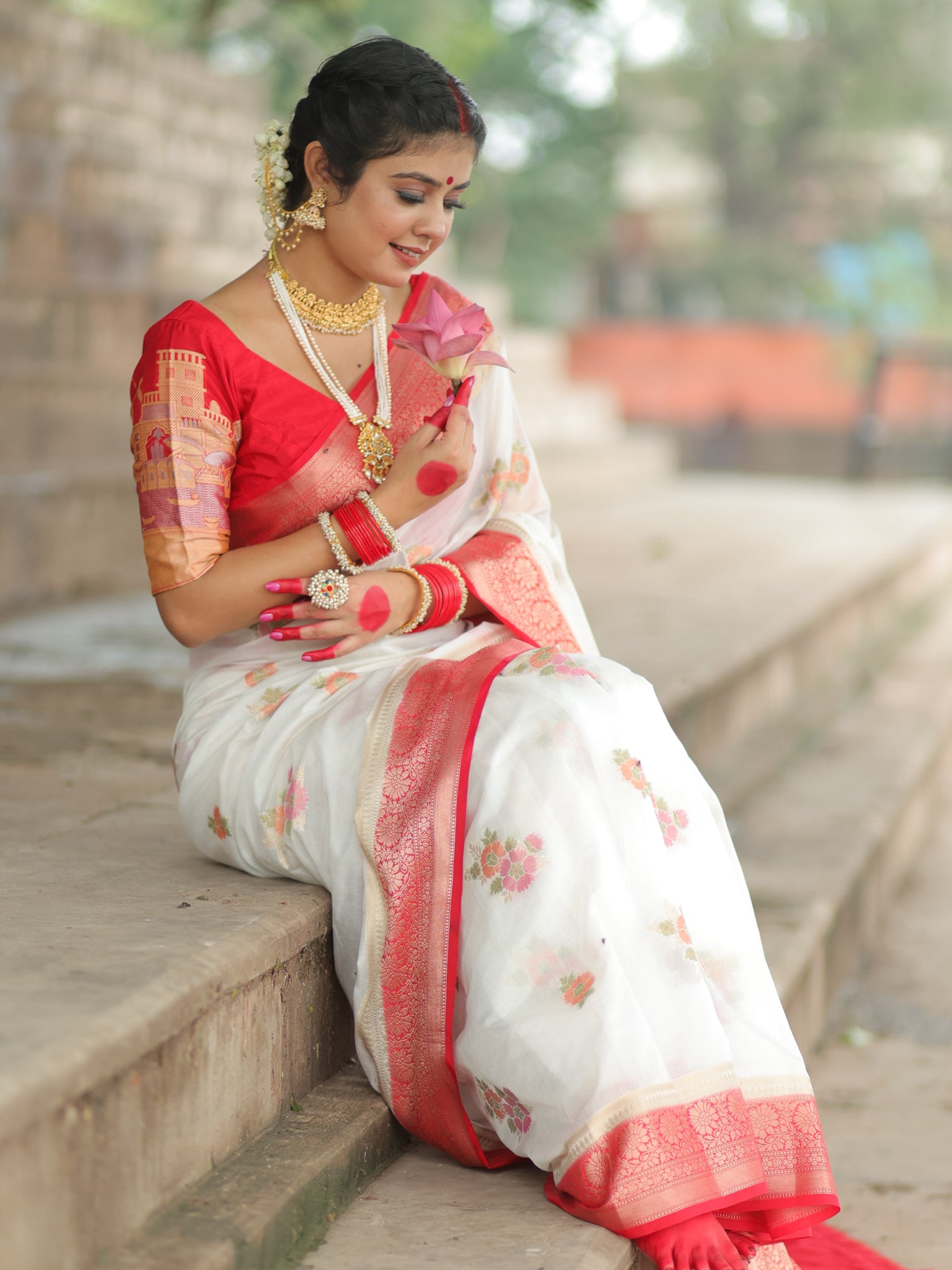 Banarasi Semi Georgette Saree With Weaving & Border - Red & White