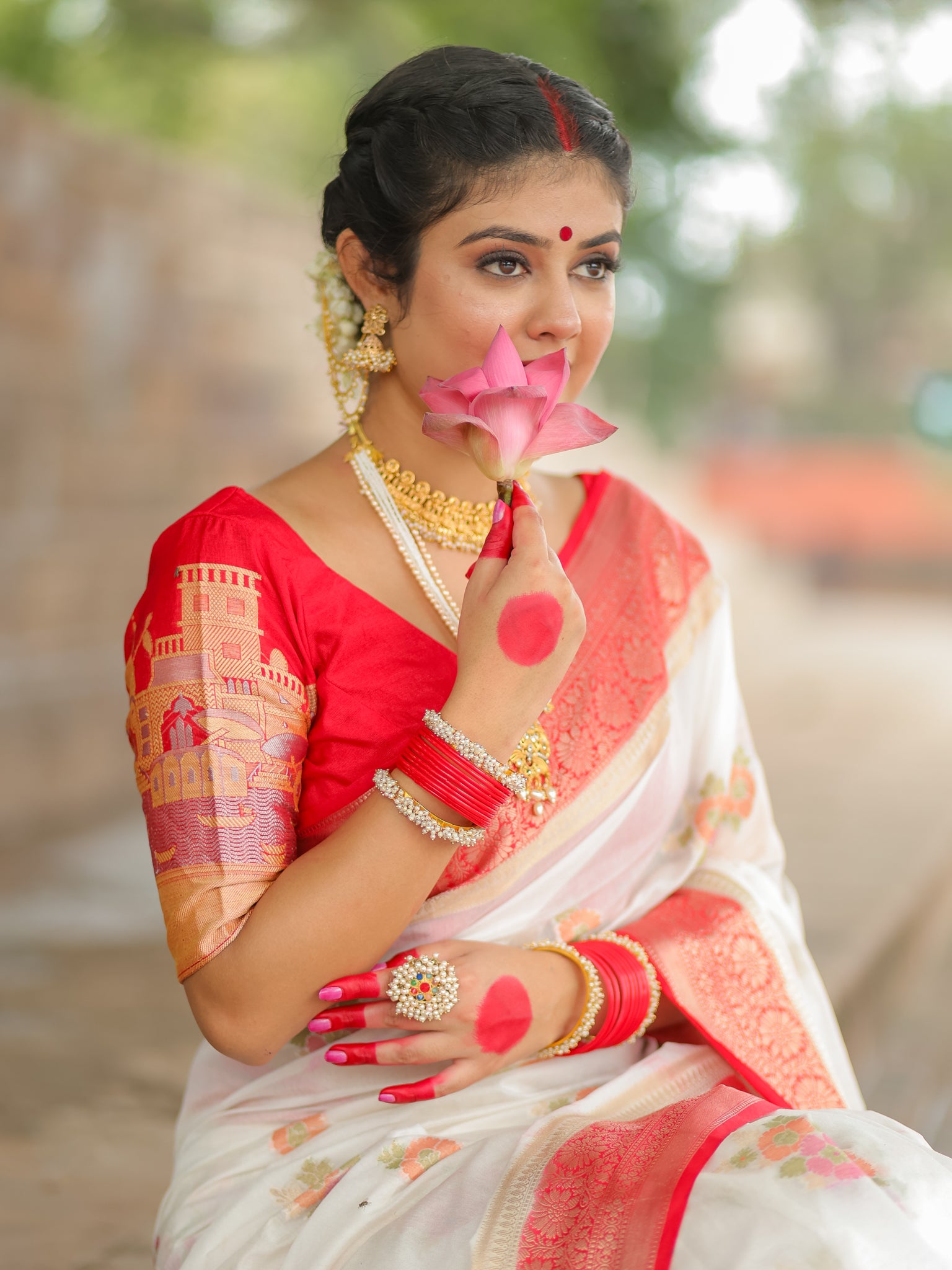 Banarasi Semi Georgette Saree With Weaving & Border - Red & White