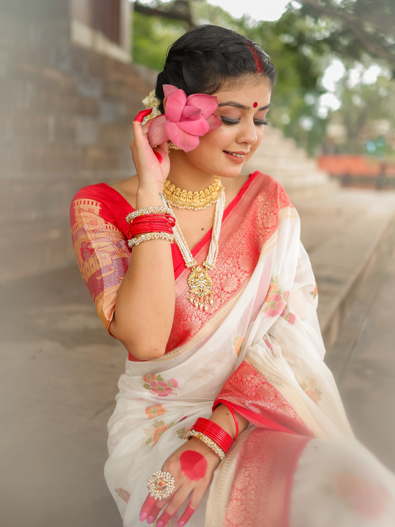 Banarasi Semi Georgette Saree With Weaving & Border - Red & White
