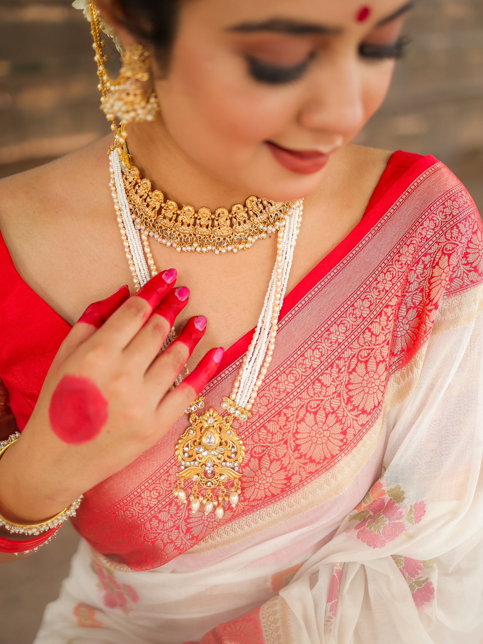 Banarasi Semi Georgette Saree With Weaving & Border - Red & White