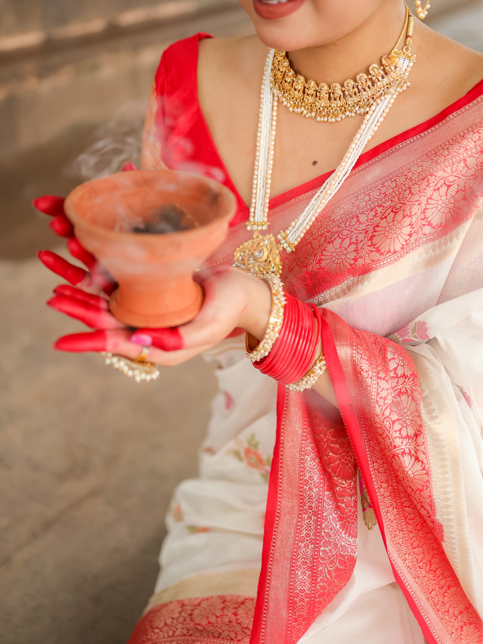 Banarasi Semi Georgette Saree With Weaving & Border - Red & White