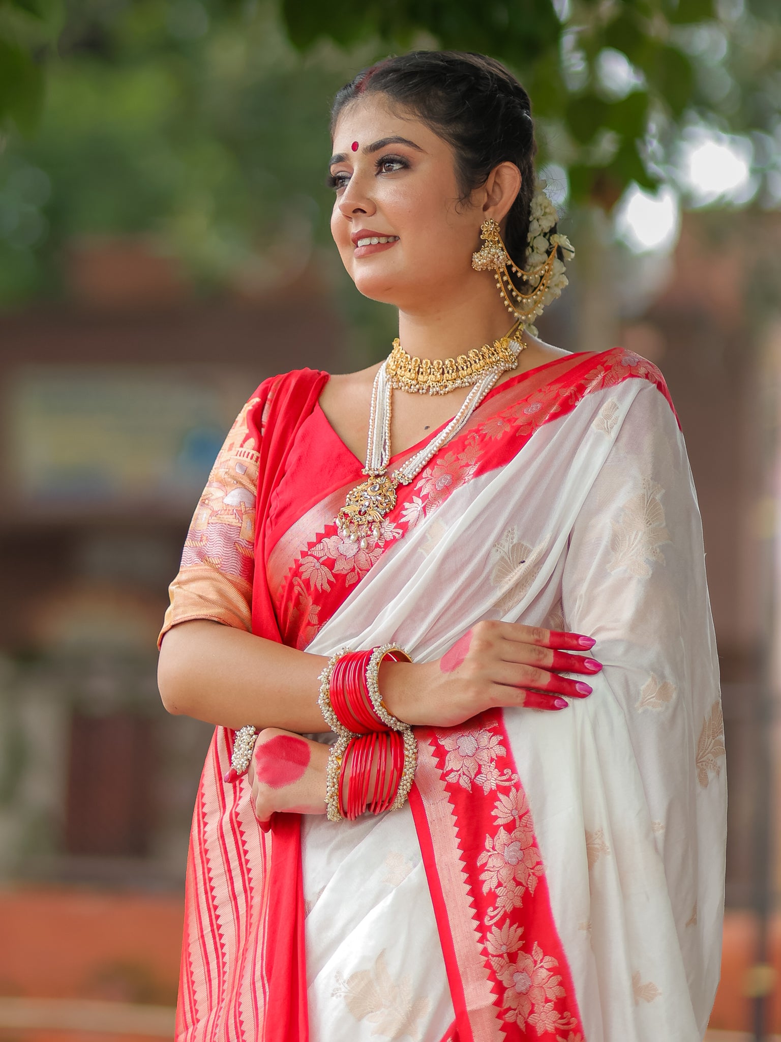 Banarasi Semi Silk Saree With Buti & Border - Red & White