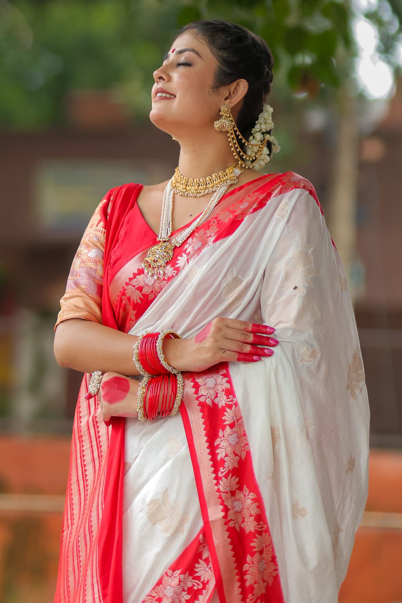 Banarasi Semi Silk Saree With Buti & Border - Red & White