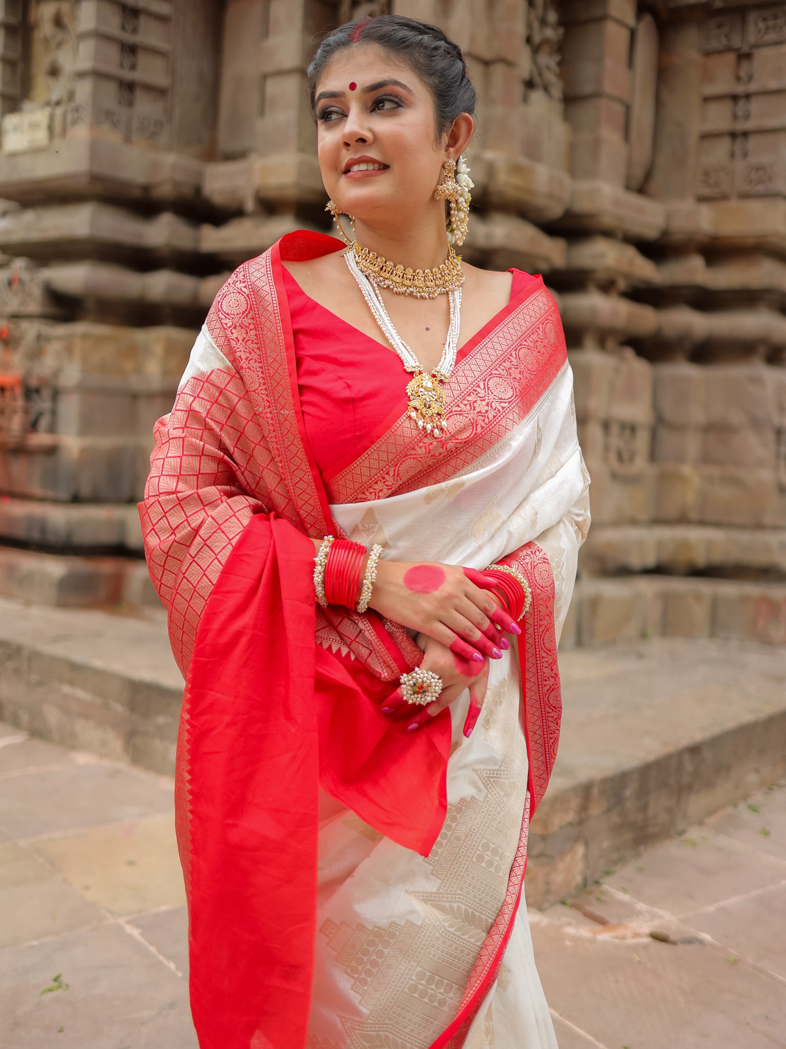Banarasi Semi Silk Saree With Buti & Border - Red & White