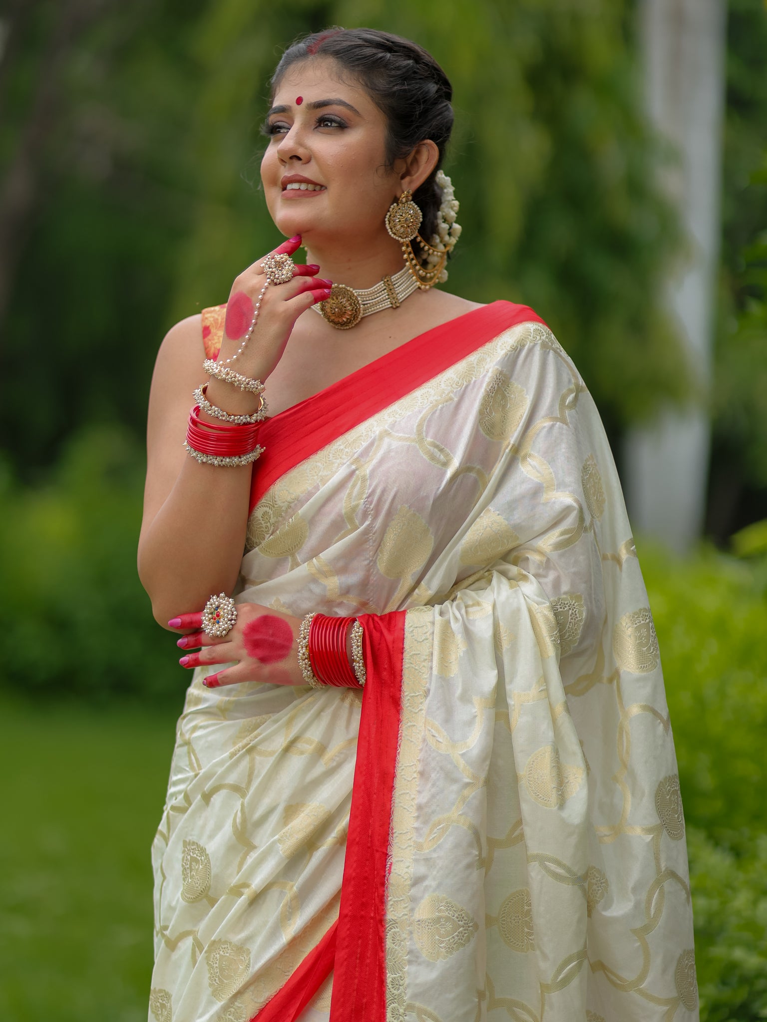 Banarasi Semi Silk Saree With Weaving & Border - Red & White