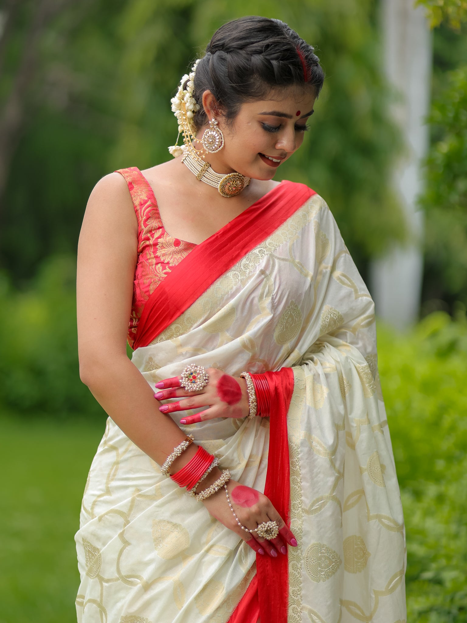 Banarasi Semi Silk Saree With Weaving & Border - Red & White