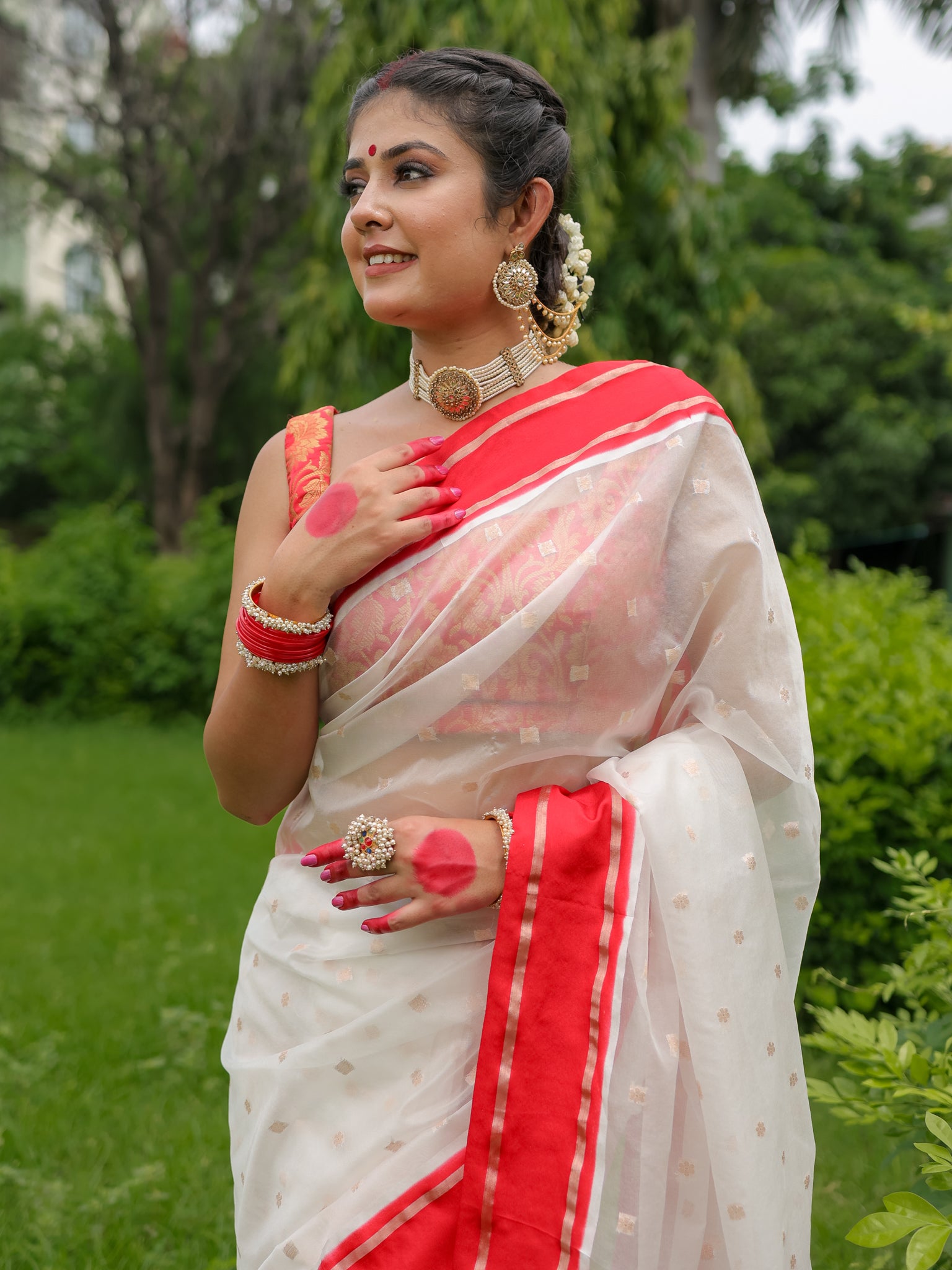 Banarasi Organza Mix Saree With Buti & Border - Red & White