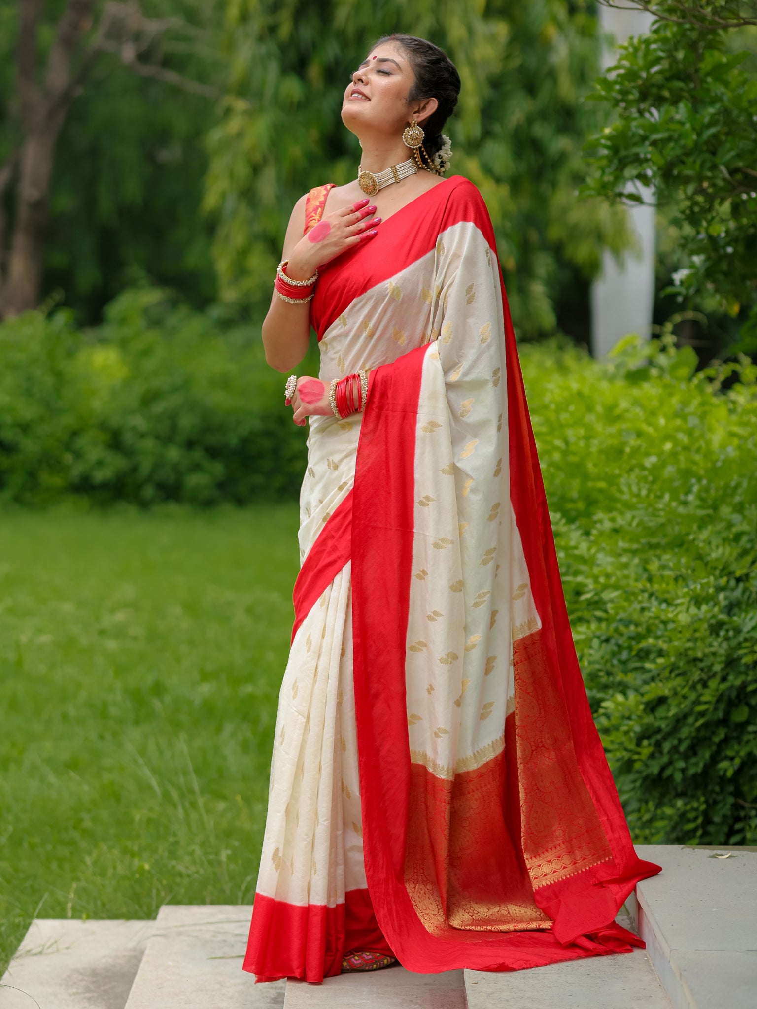 Banarasi Semi Silk Saree With Buti & Border - Red & White