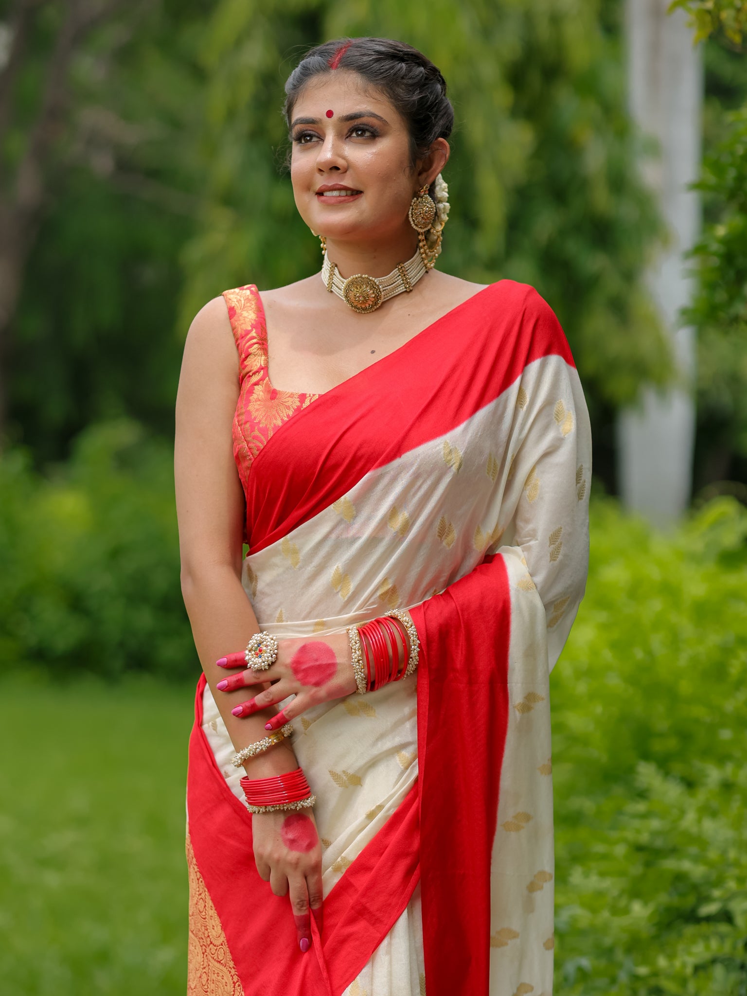 Banarasi Semi Silk Saree With Buti & Border - Red & White
