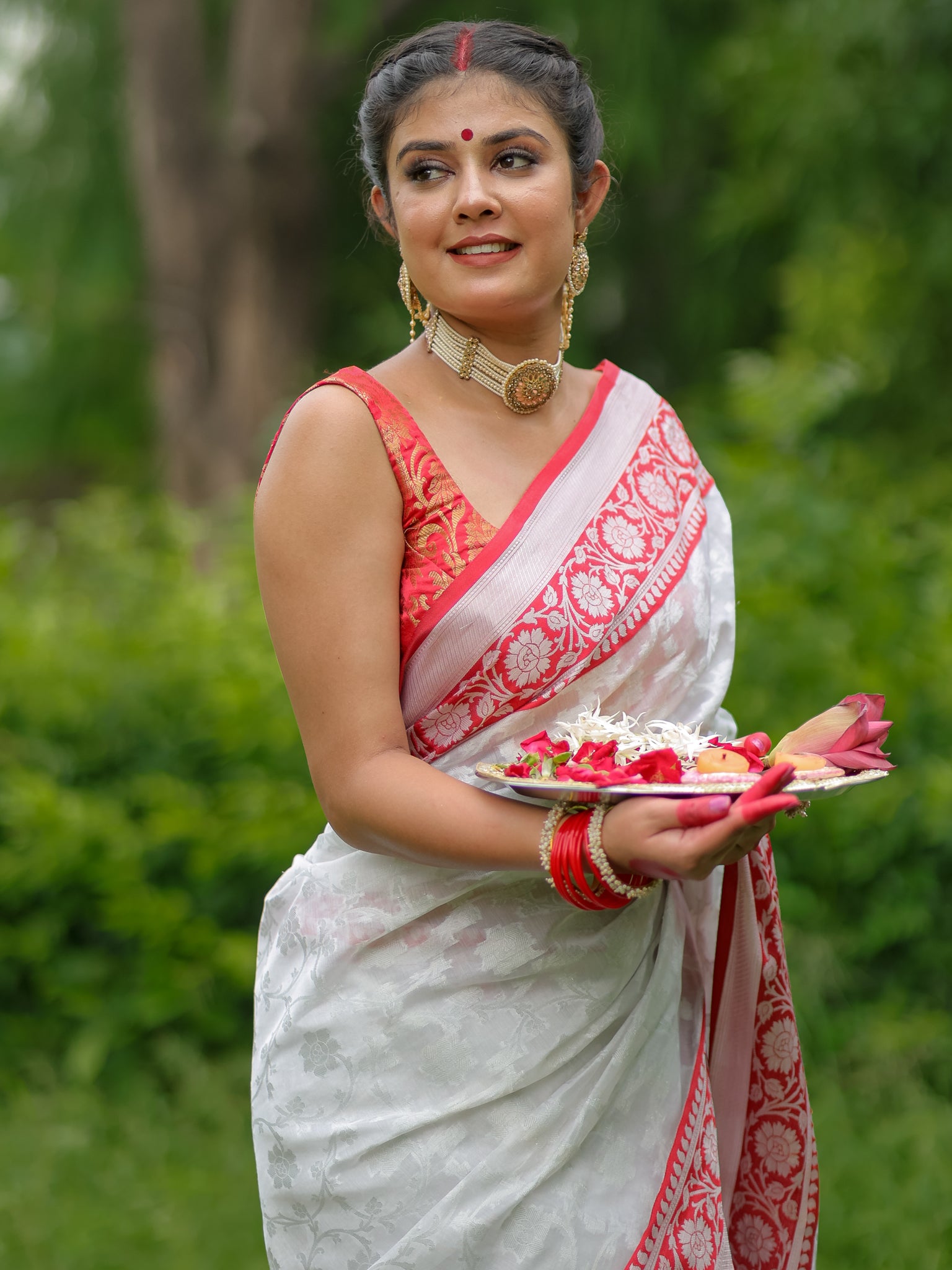 Banarasi Semi Georgette Saree With Weaving & Border - Red & White