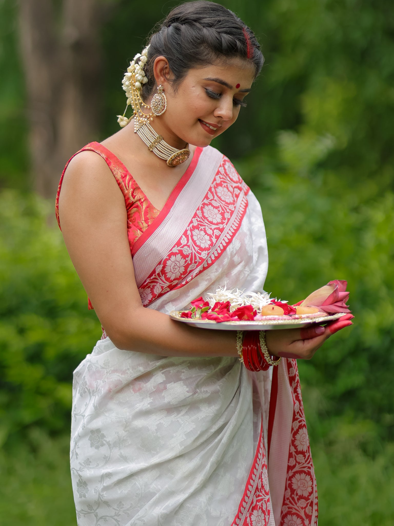 Banarasi Semi Georgette Saree With Weaving & Border - Red & White