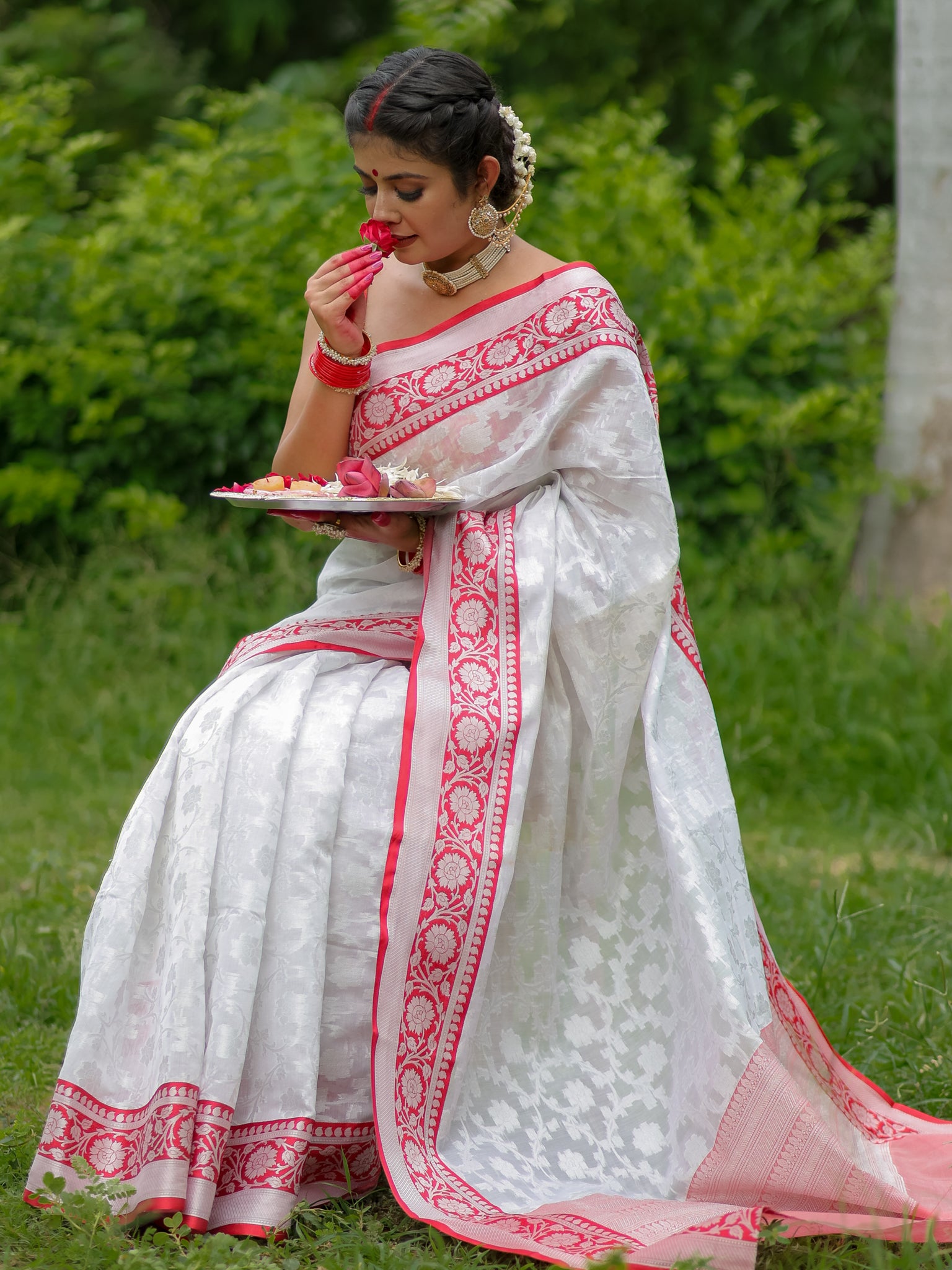 Banarasi Semi Georgette Saree With Weaving & Border - Red & White