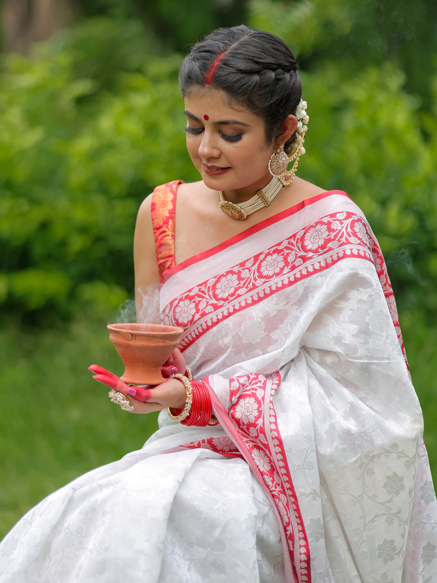 Banarasi Semi Georgette Saree With Weaving & Border - Red & White