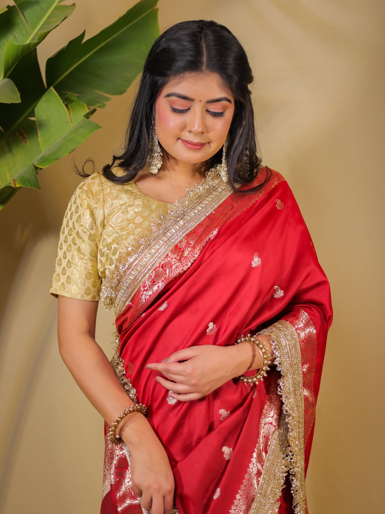 Banarasi Semi Silk Saree With Buti Zari Weaving & Lace Border - Red