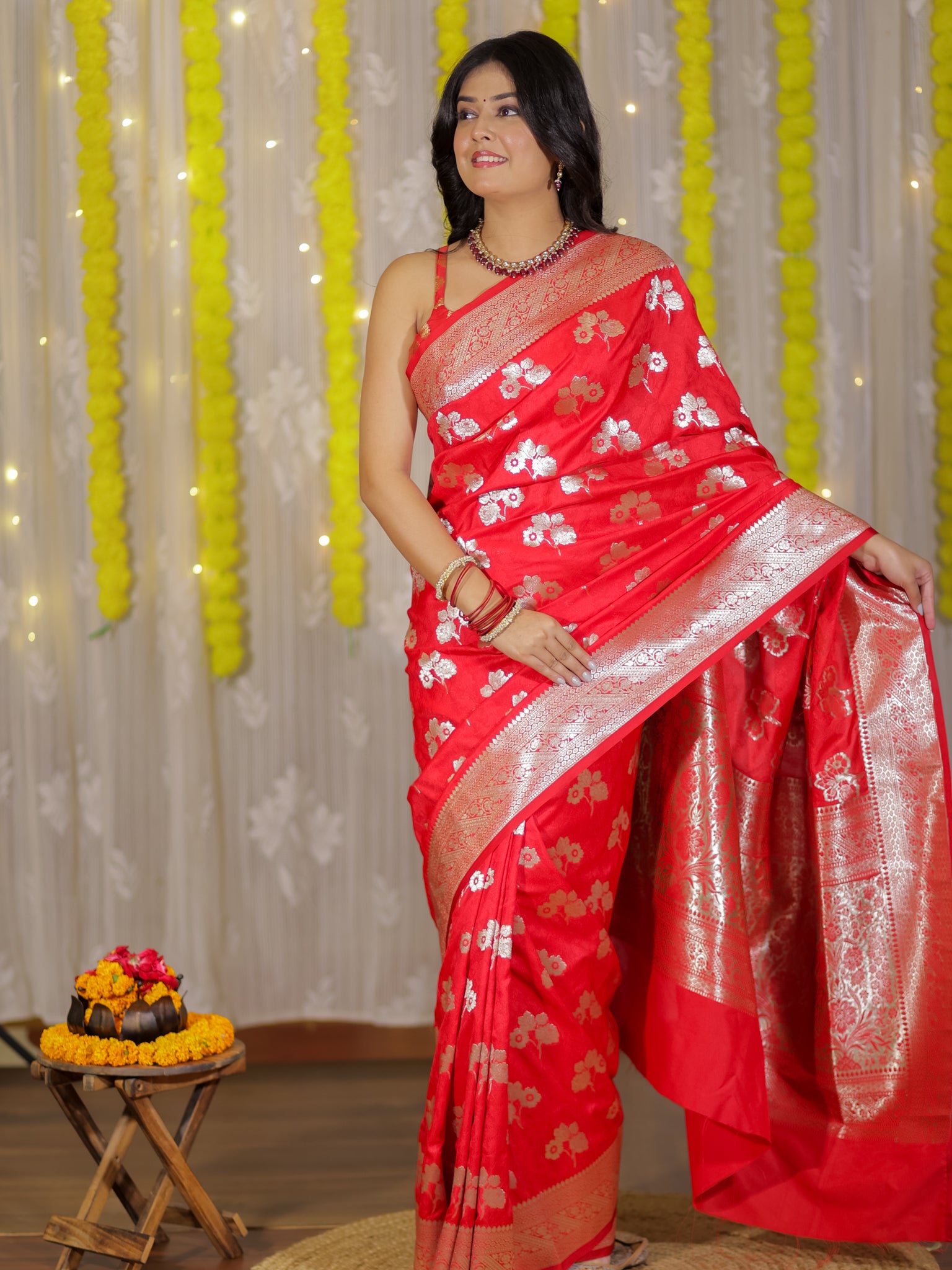 Banarasi Art Katan Silk Saree With Zari Buta Weaving & Tanchoi Weaving- Red