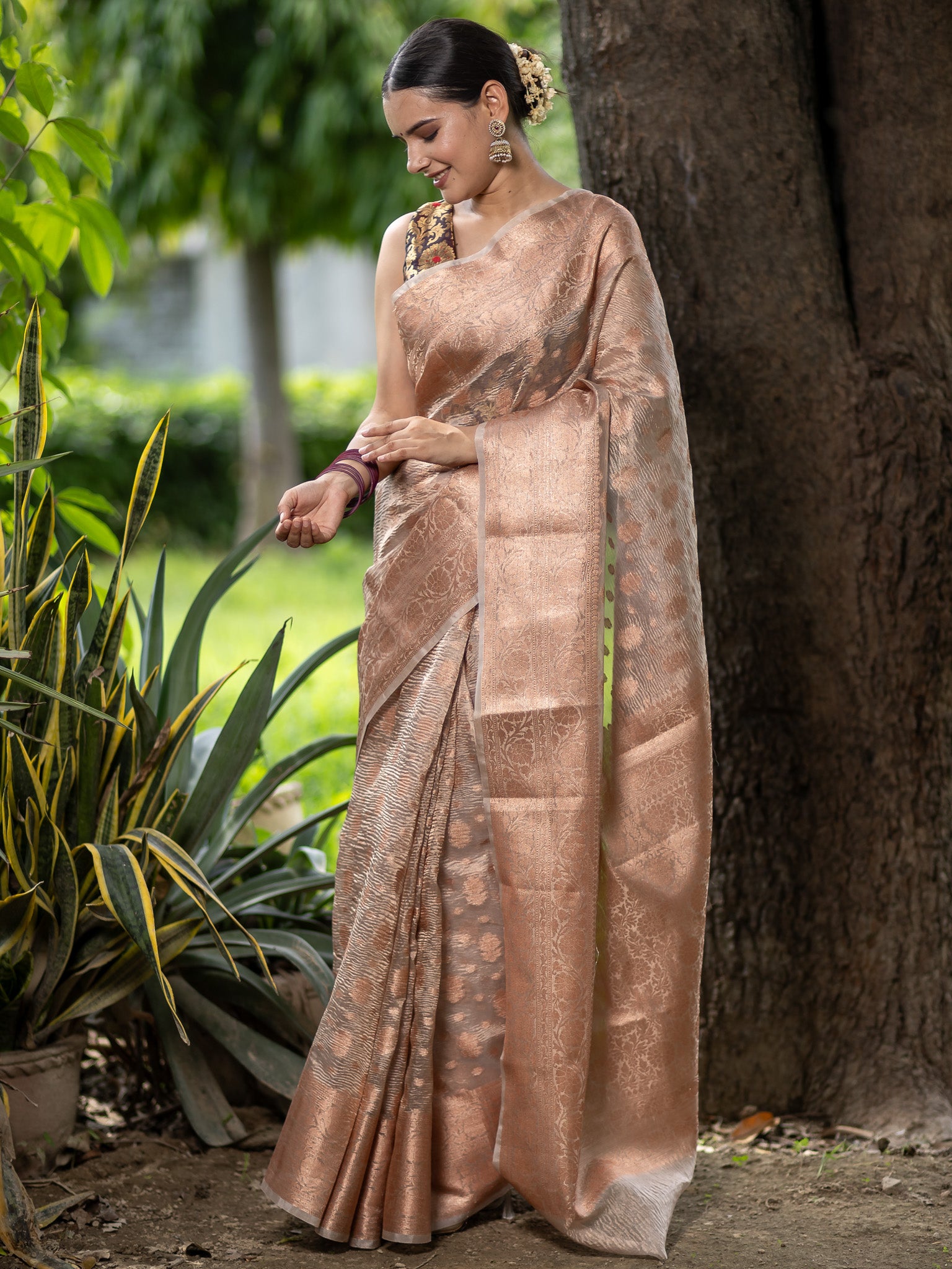 Banarasi Crushed Tissue Saree With Buti & Zari Border- Off White