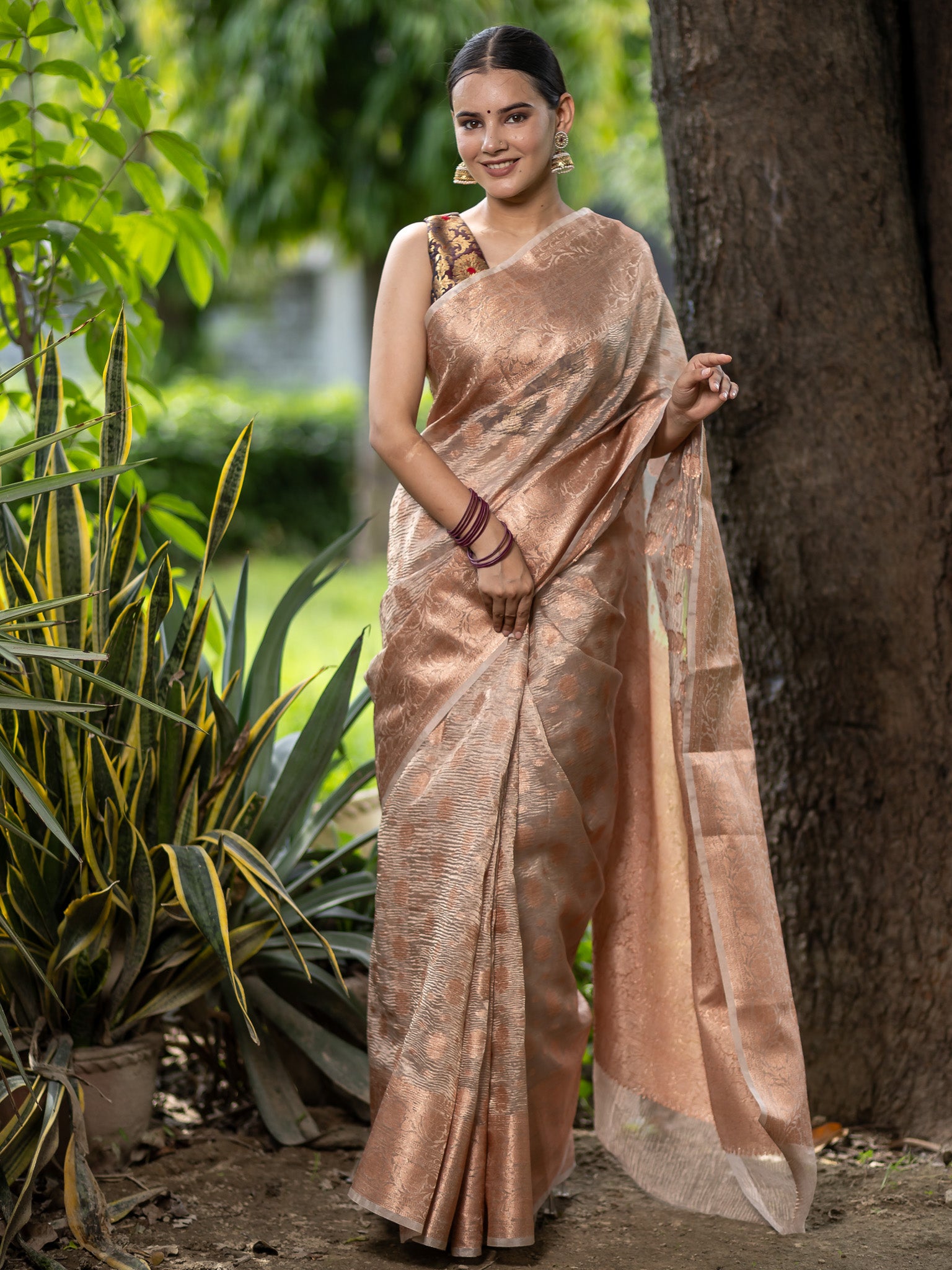 Banarasi Crushed Tissue Saree With Buti & Zari Border- Off White