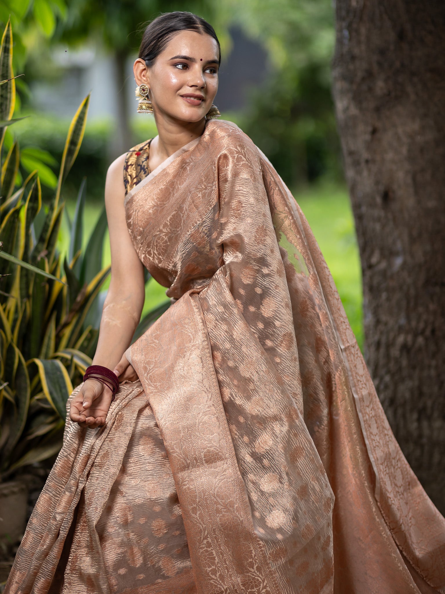 Banarasi Crushed Tissue Saree With Buti & Zari Border- Off White