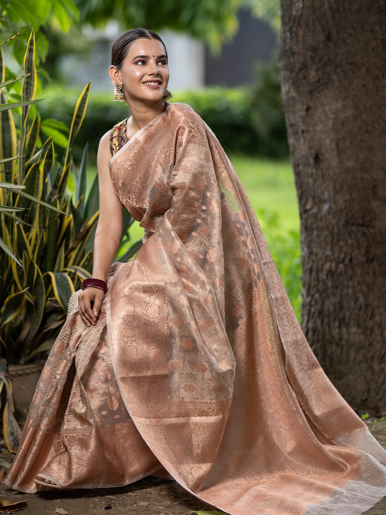 Banarasi Crushed Tissue Saree With Buti & Zari Border- Off White