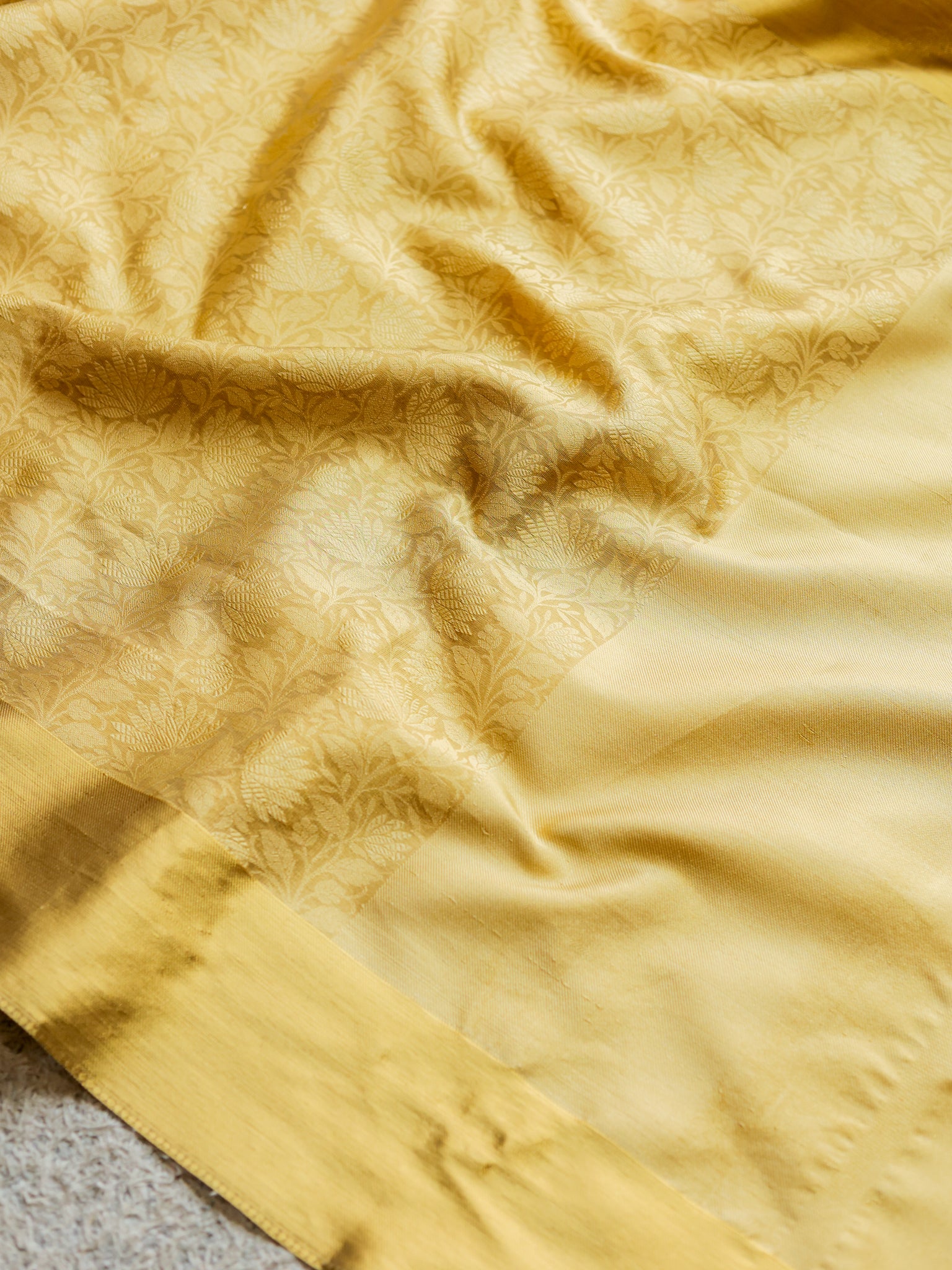 Banarasi Tissue Saree With Weaving & Border- Gold