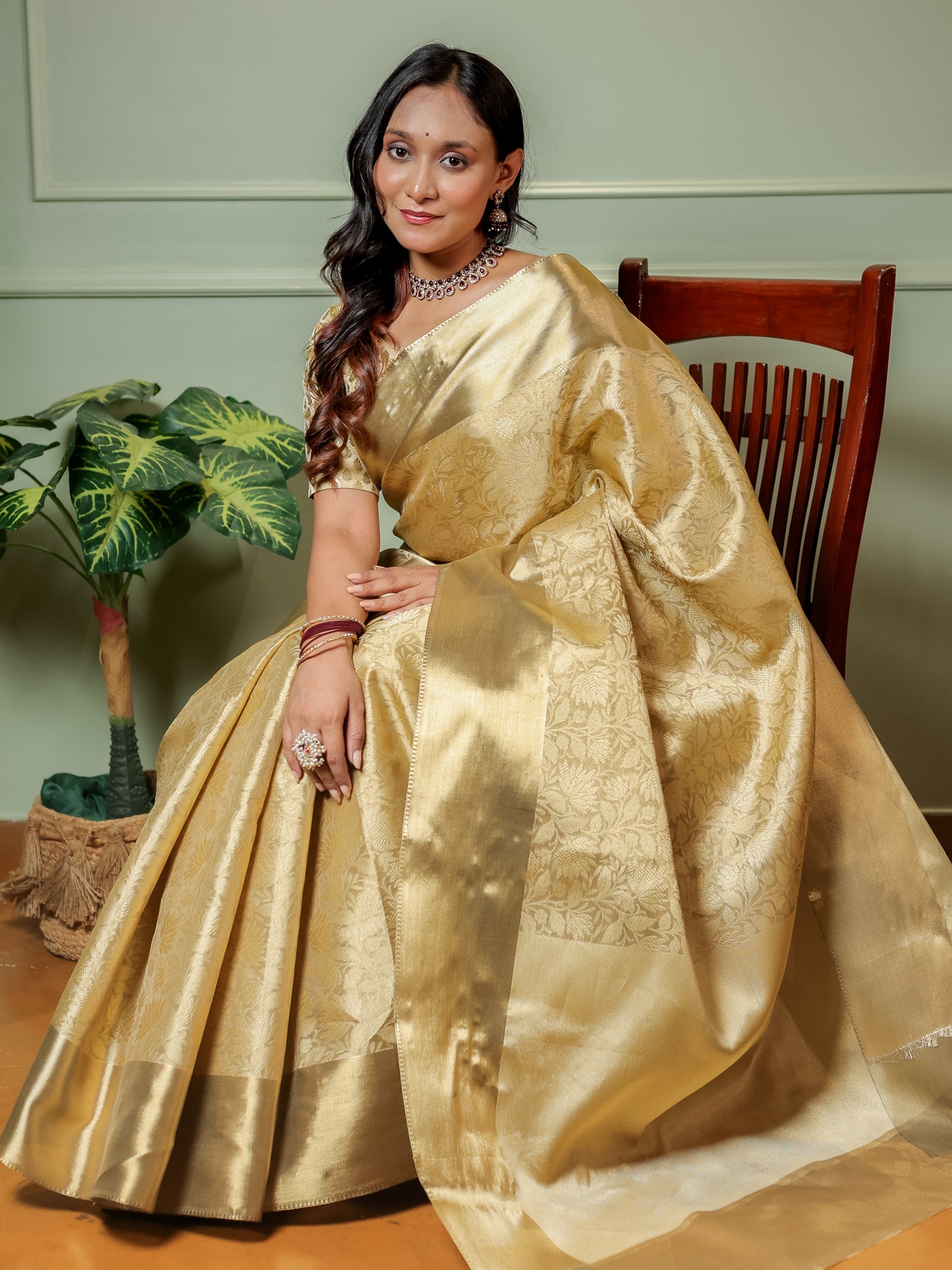 Banarasi Tissue Saree With Weaving & Border- Gold
