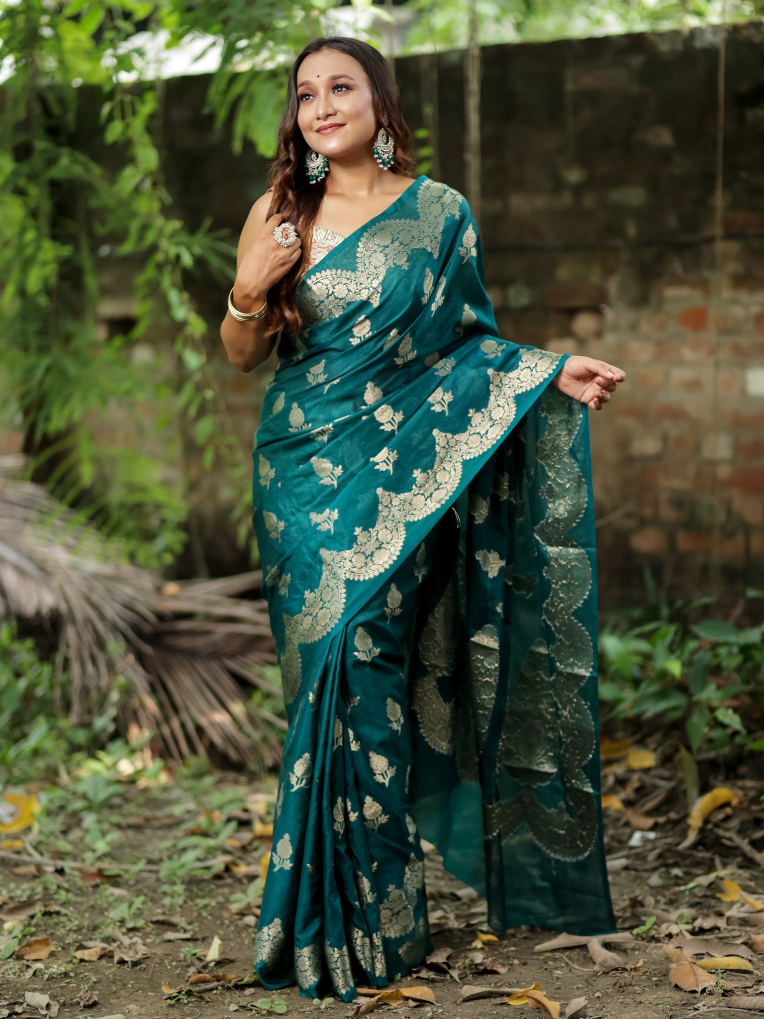 Banarasi Cotton Silk Saree With Zari Weaving & Scallop Border-Green