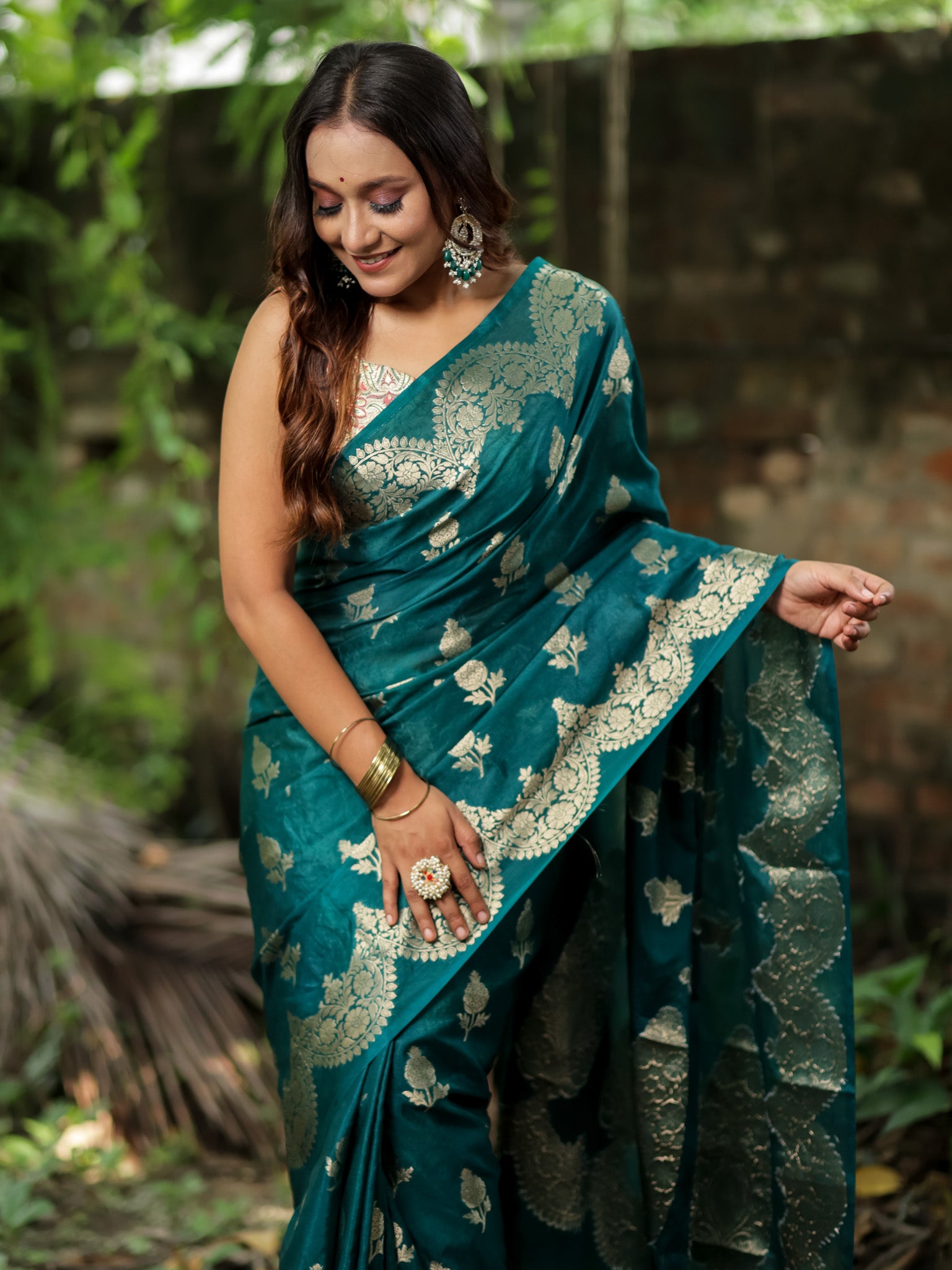 Banarasi Cotton Silk Saree With Zari Weaving & Scallop Border-Green