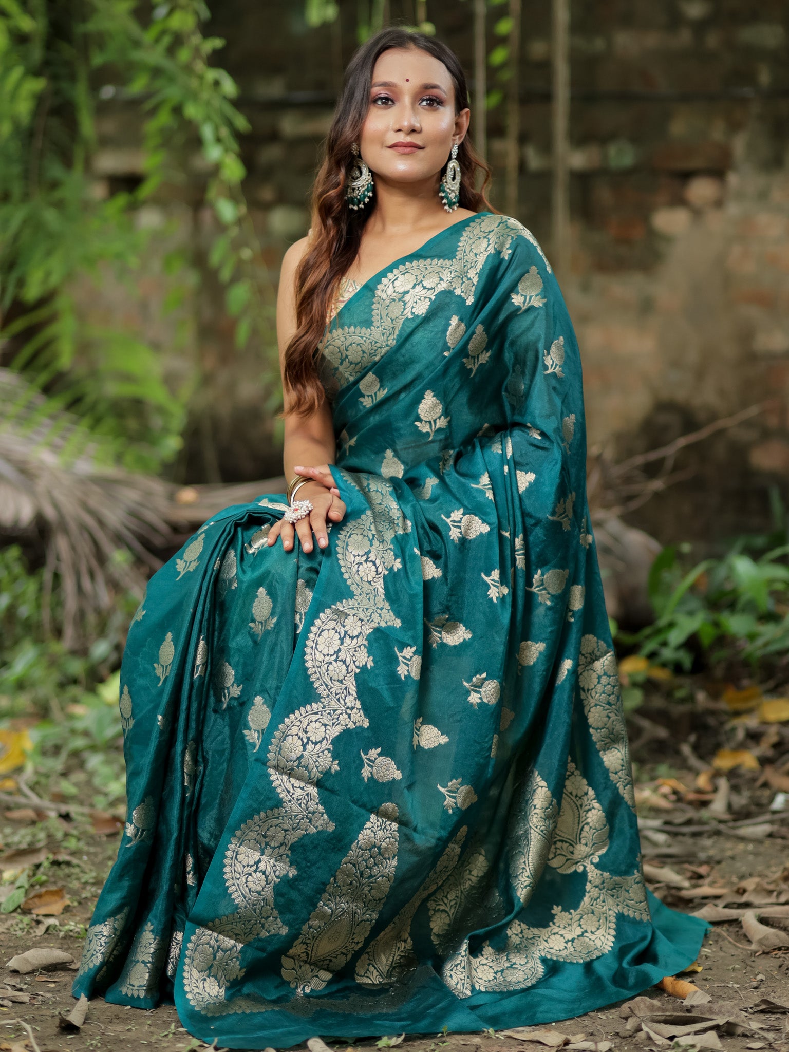 Banarasi Cotton Silk Saree With Zari Weaving & Scallop Border-Green