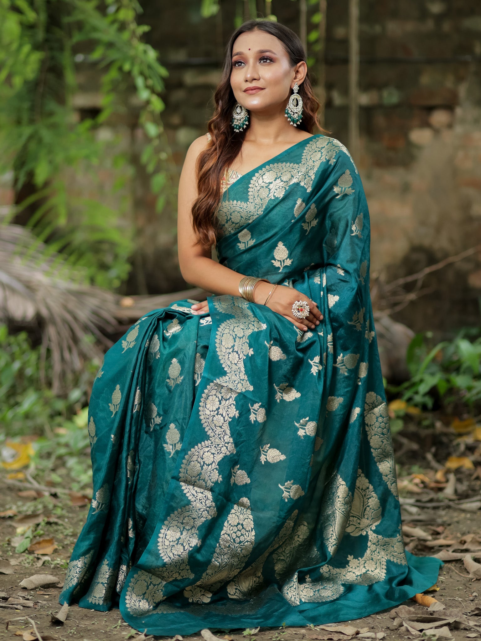 Banarasi Cotton Silk Saree With Zari Weaving & Scallop Border-Green