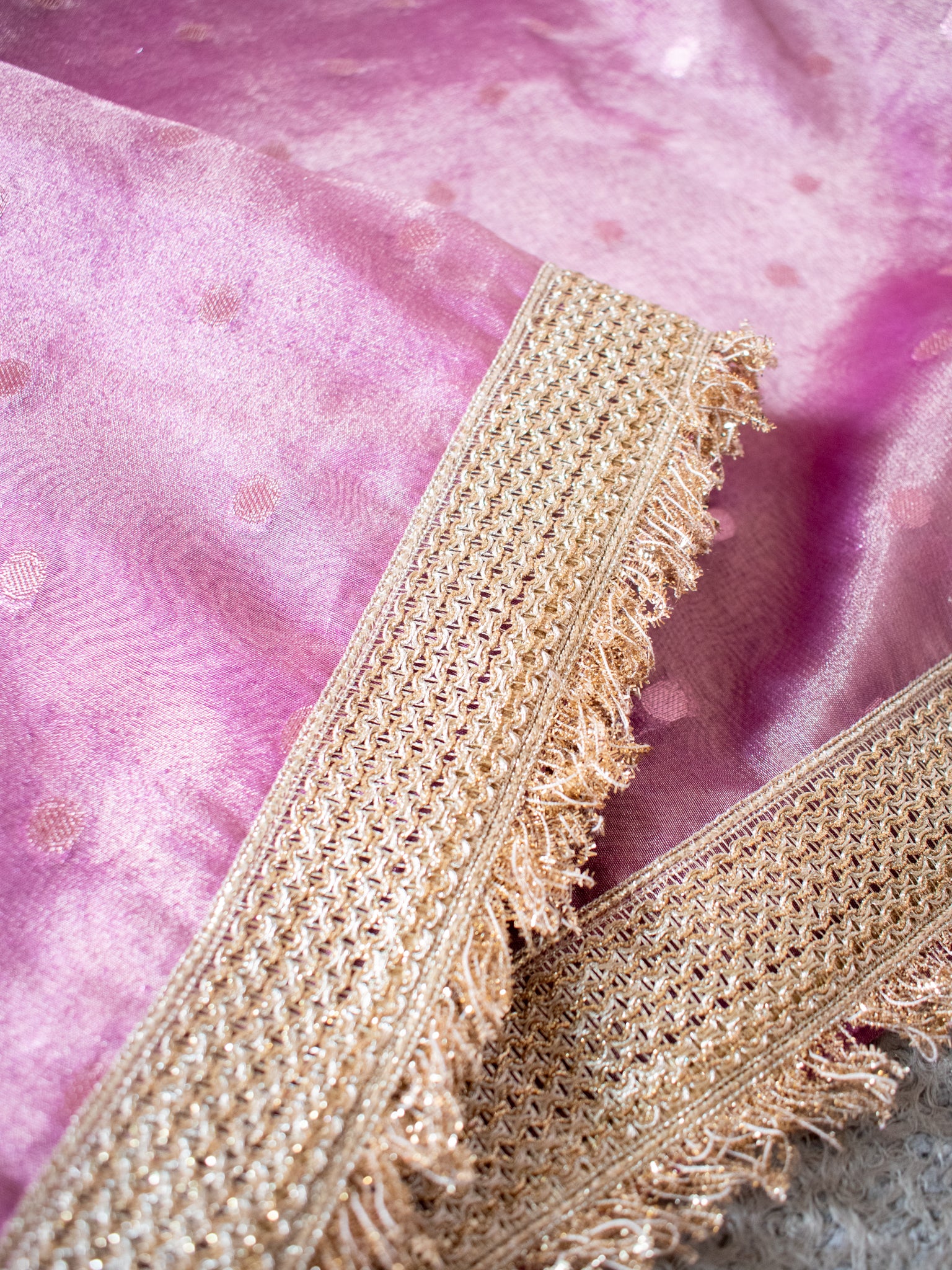 Banarasi Tissue Saree With Buti Weaving & Lace Border - Pink