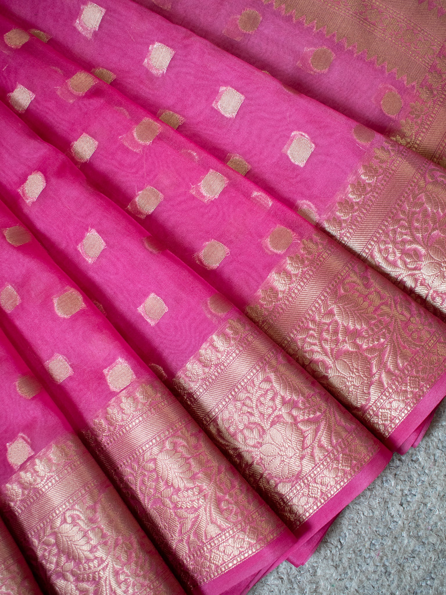 Banarasi Semi Chiffon Saree Silver Zari Buti Weaving-Pink