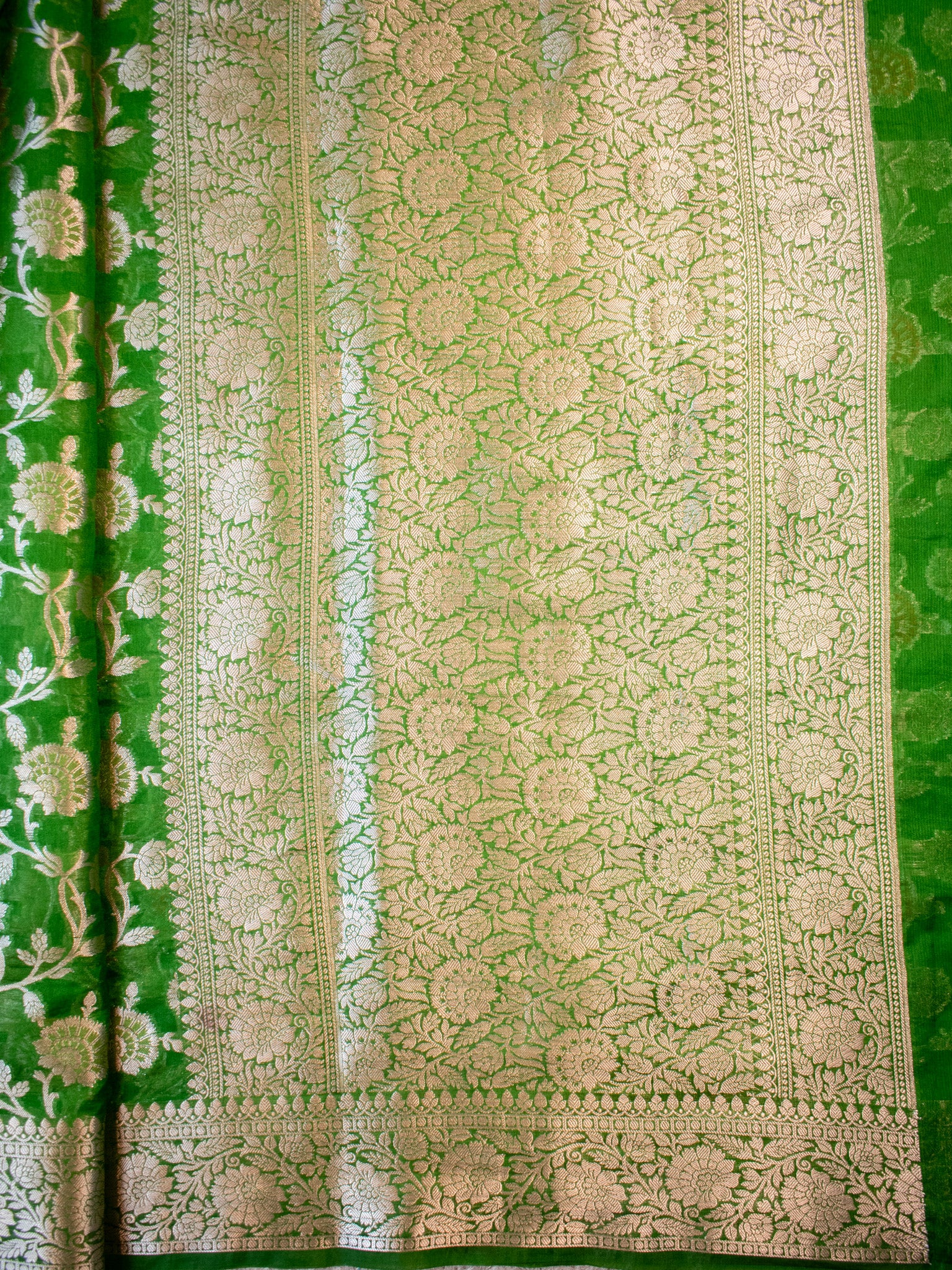 Banarasi Cotton Silk Saree Silver Zari Floral Weaving With Border- Green
