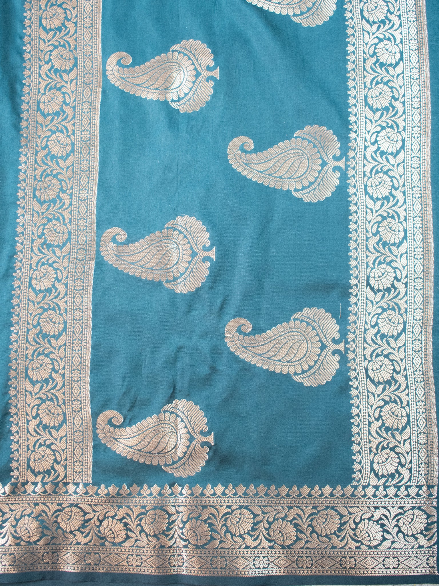 Banarasi Semi Silk Saree With Buti Zari Weaving & Border - Green