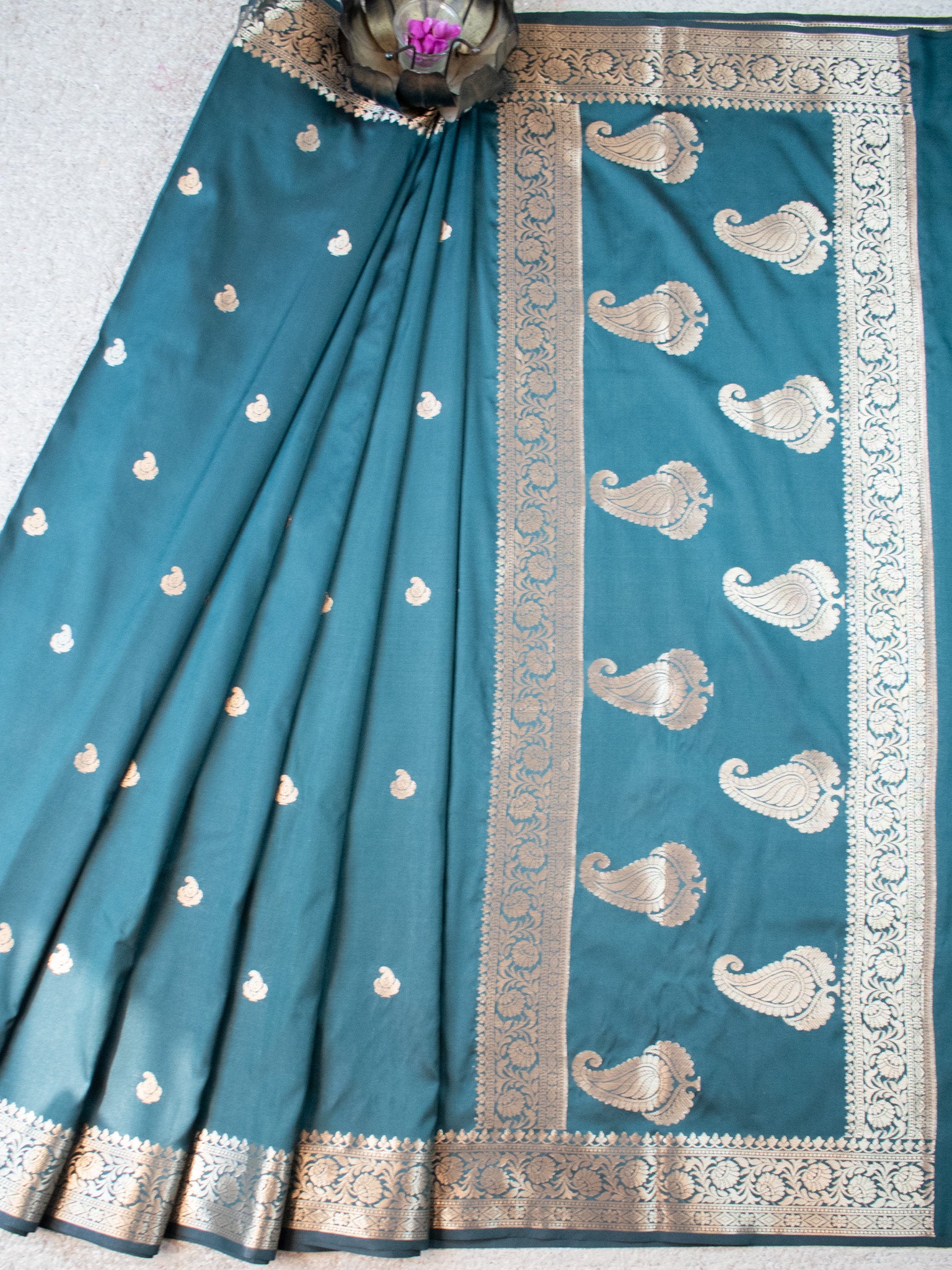 Banarasi Semi Silk Saree With Buti Zari Weaving & Border - Green