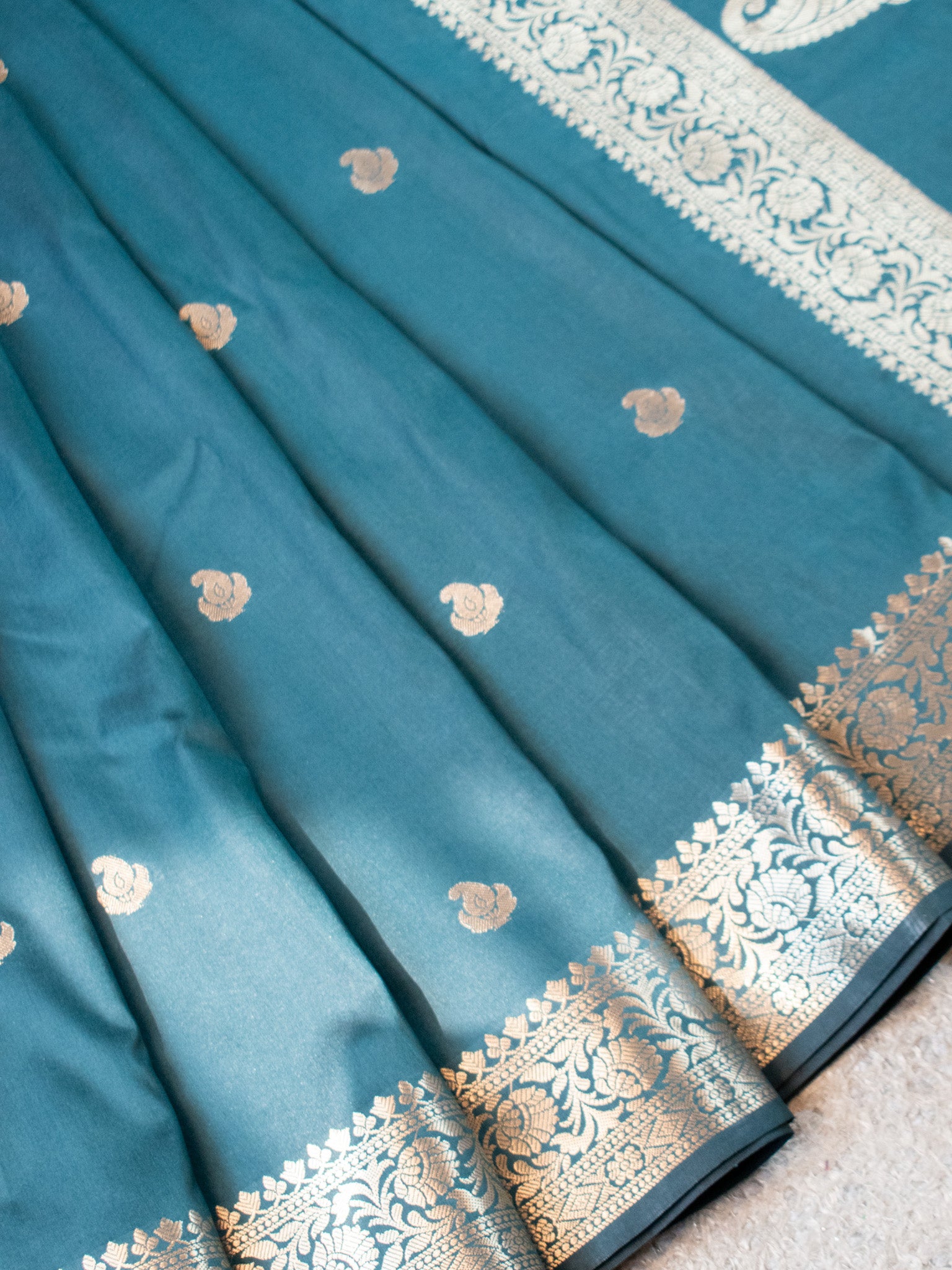 Banarasi Semi Silk Saree With Buti Zari Weaving & Border - Green