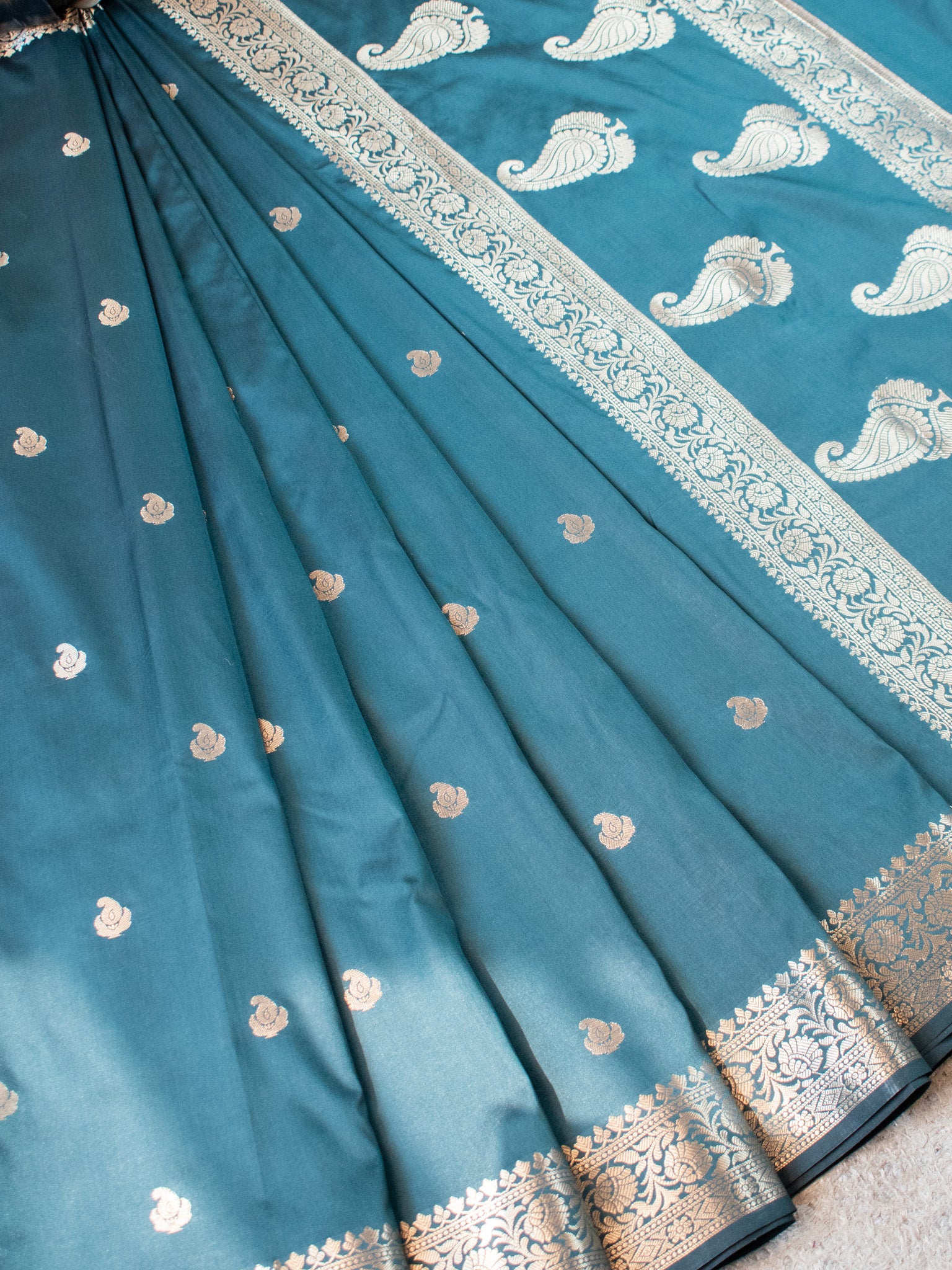 Banarasi Semi Silk Saree With Buti Zari Weaving & Border - Green