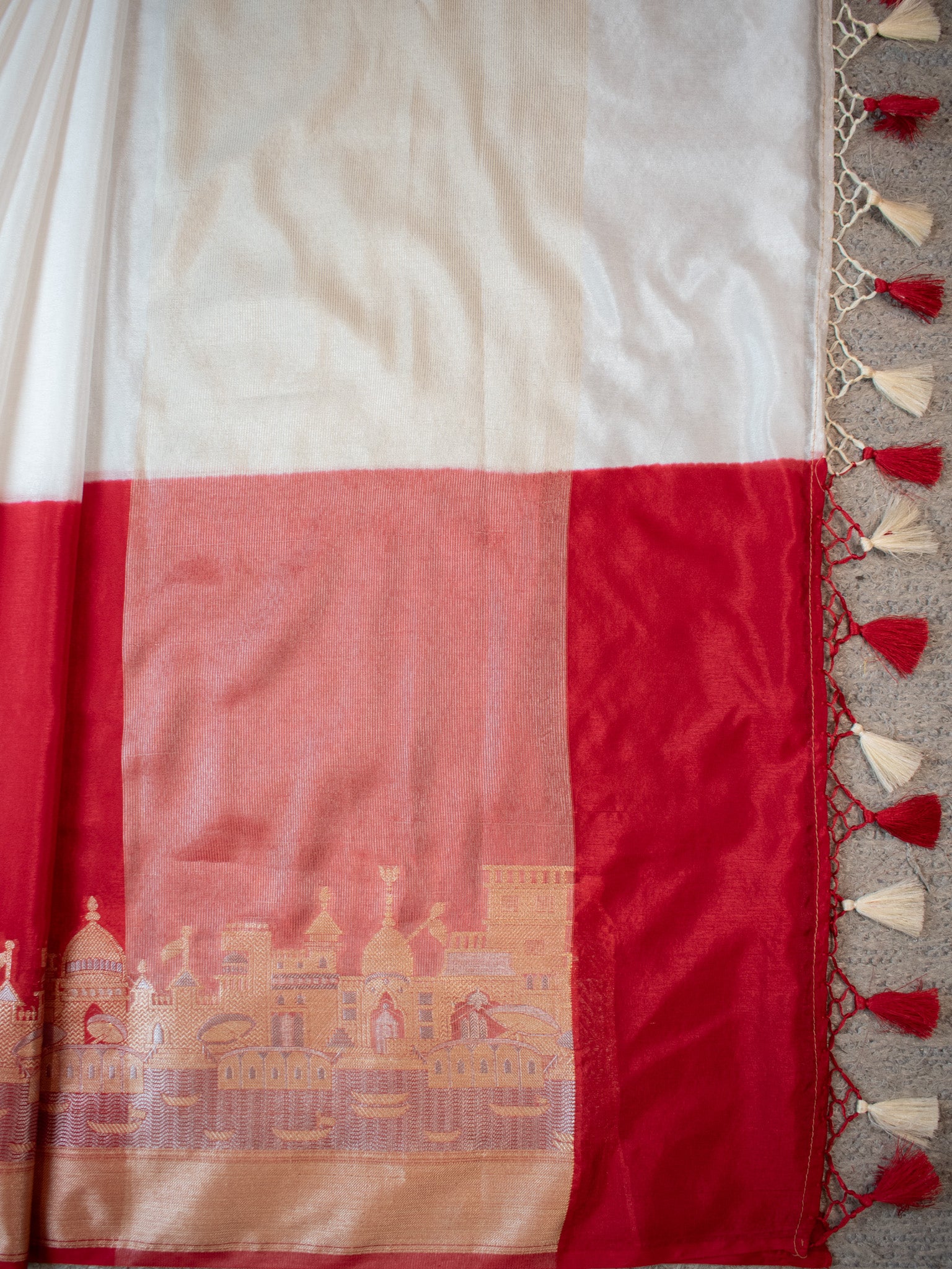 Banarasi Plain Dual Shade Semi Silk Saree With Ganga Ghat Weaving- White & Red