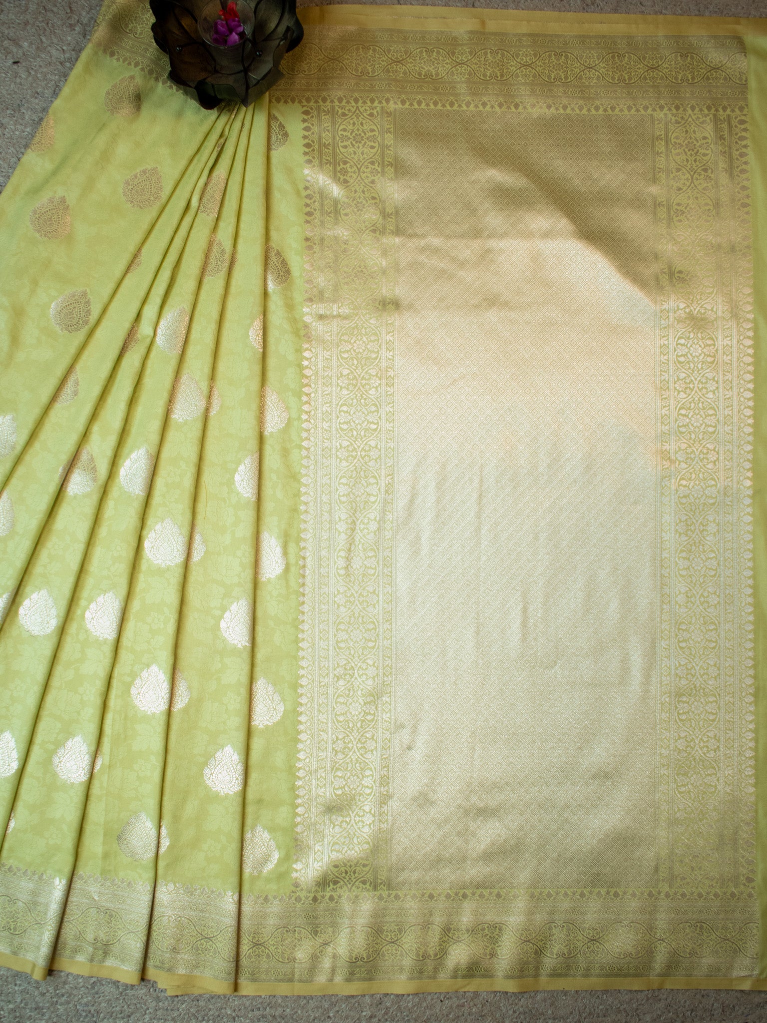 Banarasi Art Katan Silk Saree With Zari Buta Weaving & Tanchoi Weaving- Green