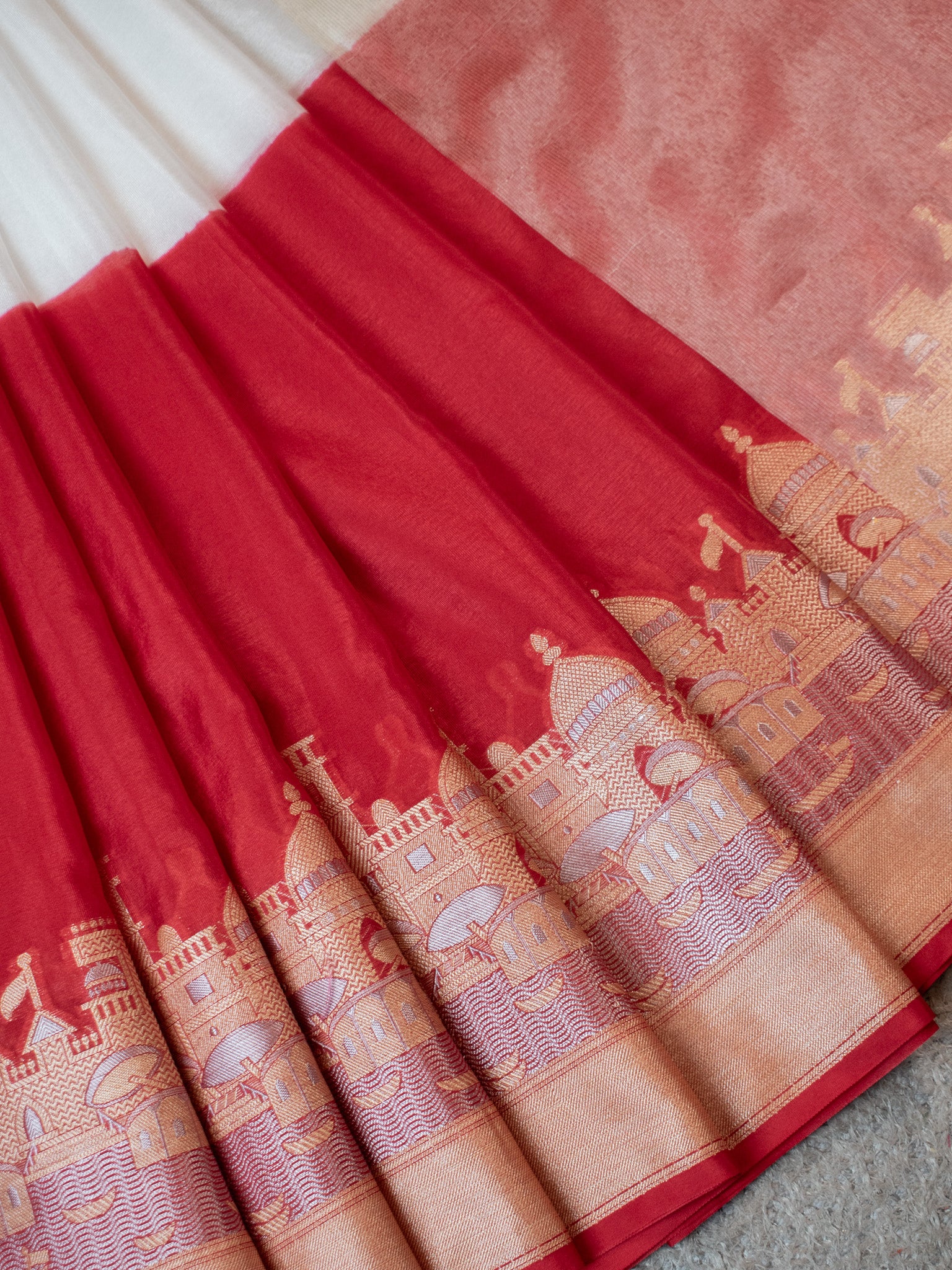 Banarasi Plain Dual Shade Semi Silk Saree With Ganga Ghat Weaving- White & Red