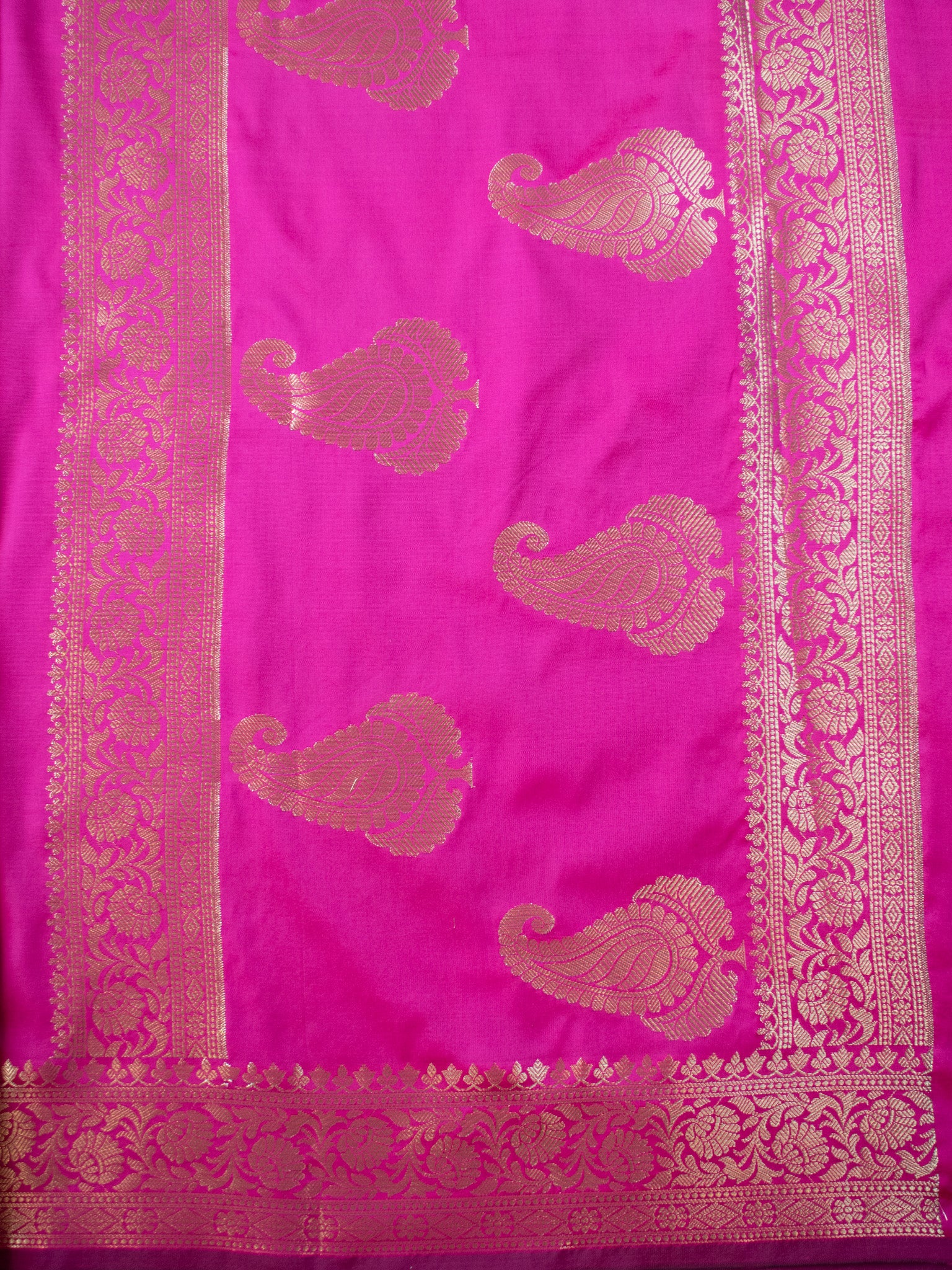 Banarasi Semi Silk Saree With Buti Zari Weaving & Border - Pink