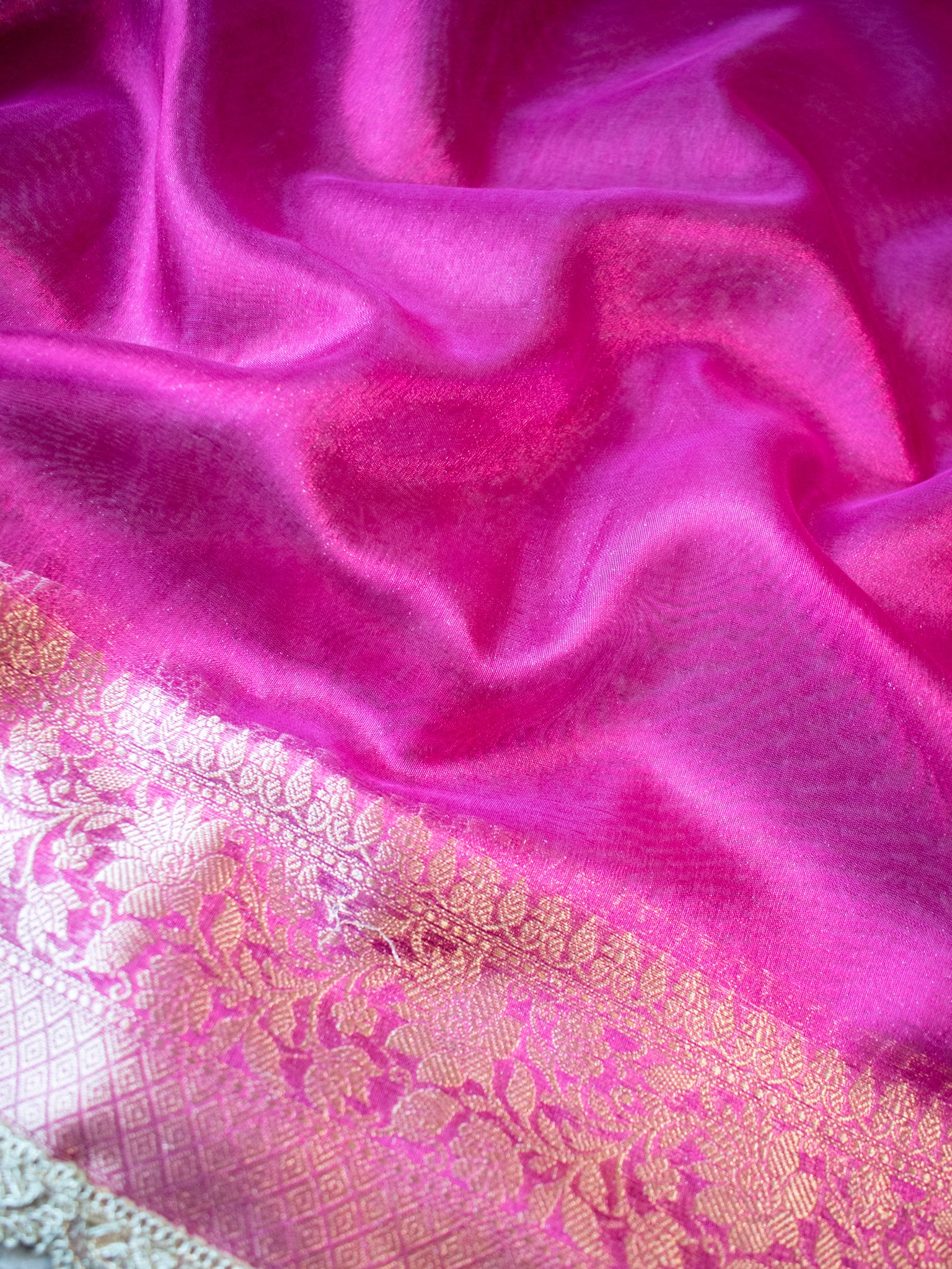 Banarasi Plain Tissue Saree With Lace Border - Magenta