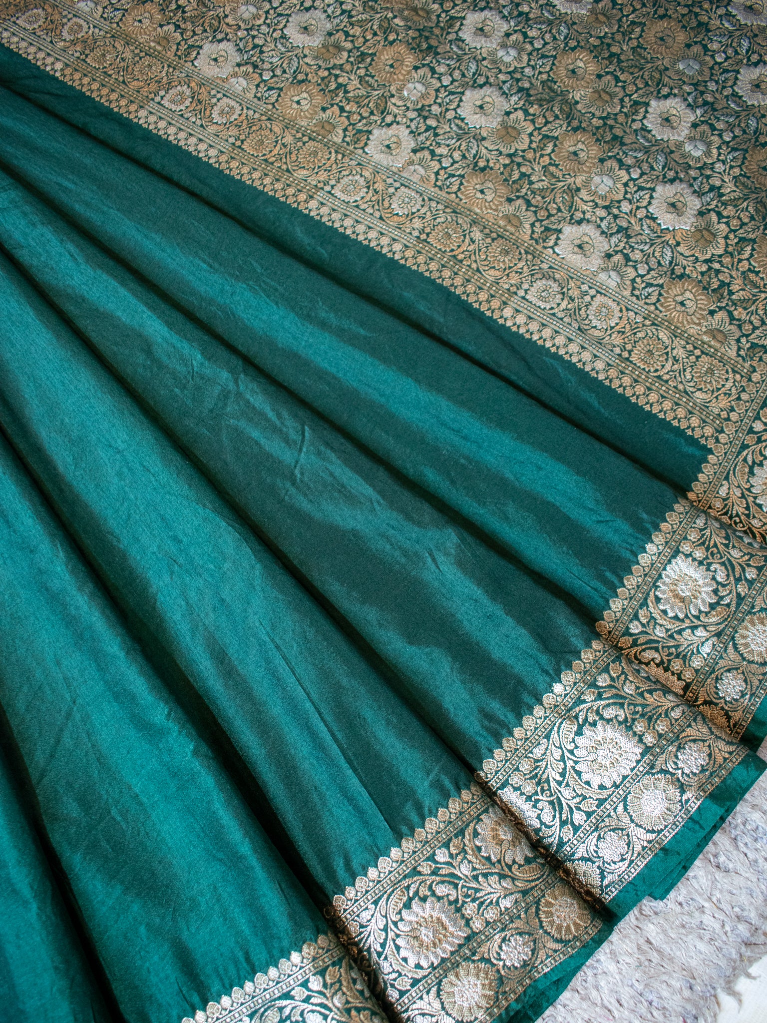 Banarasi Semi Silk Plain Saree With Weaving & Border- Green